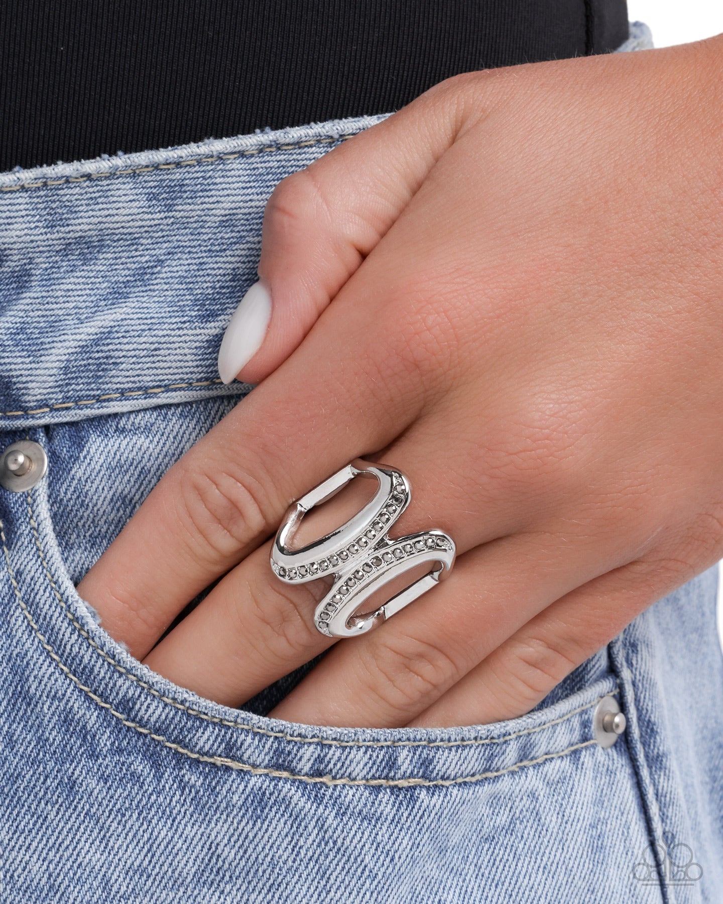 Confident Curves - silver - Paparazzi ring