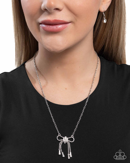 Coquette Celebrity - white - Paparazzi necklace