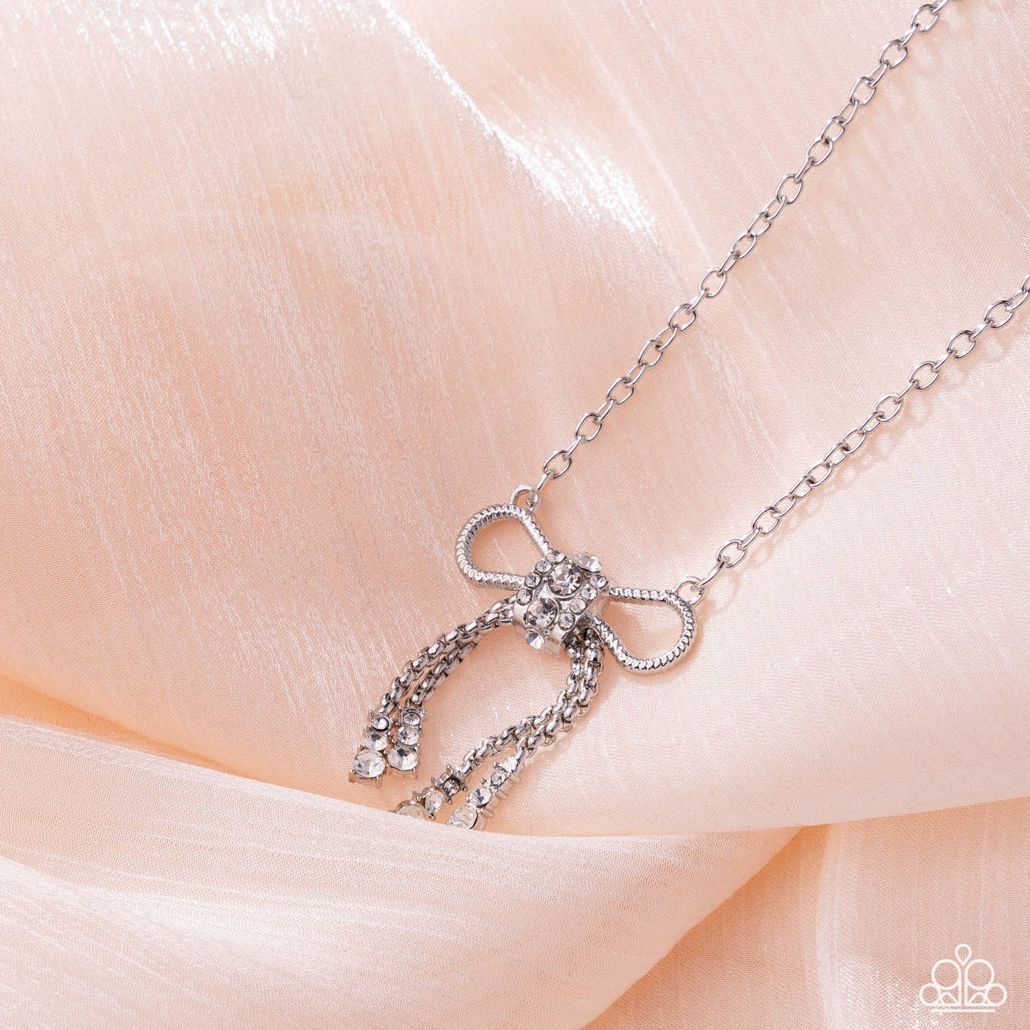 Coquette Celebrity - white - Paparazzi necklace