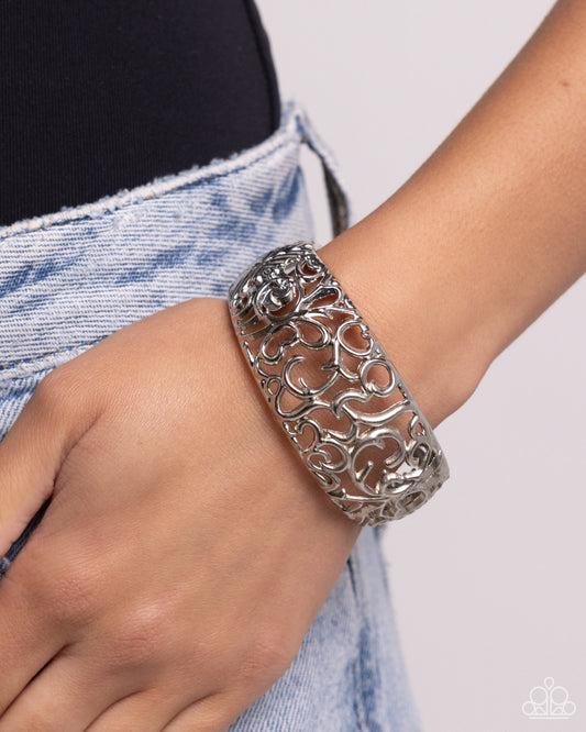 Courtyard Couture - silver - Paparazzi bracelet
