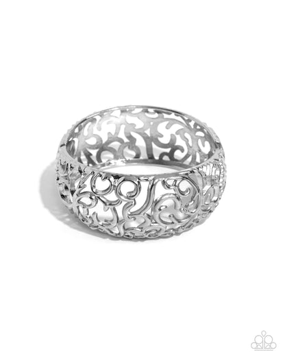 Courtyard Couture - silver - Paparazzi bracelet