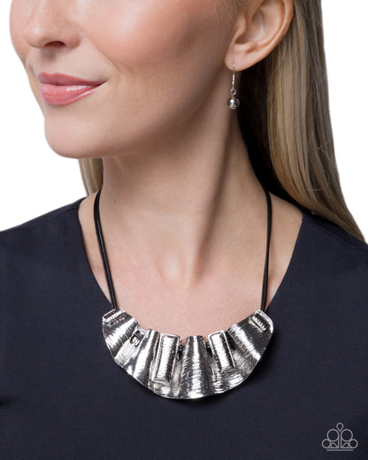 Crimped Caliber - black - Paparazzi necklace