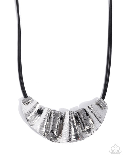Crimped Caliber - black - Paparazzi necklace