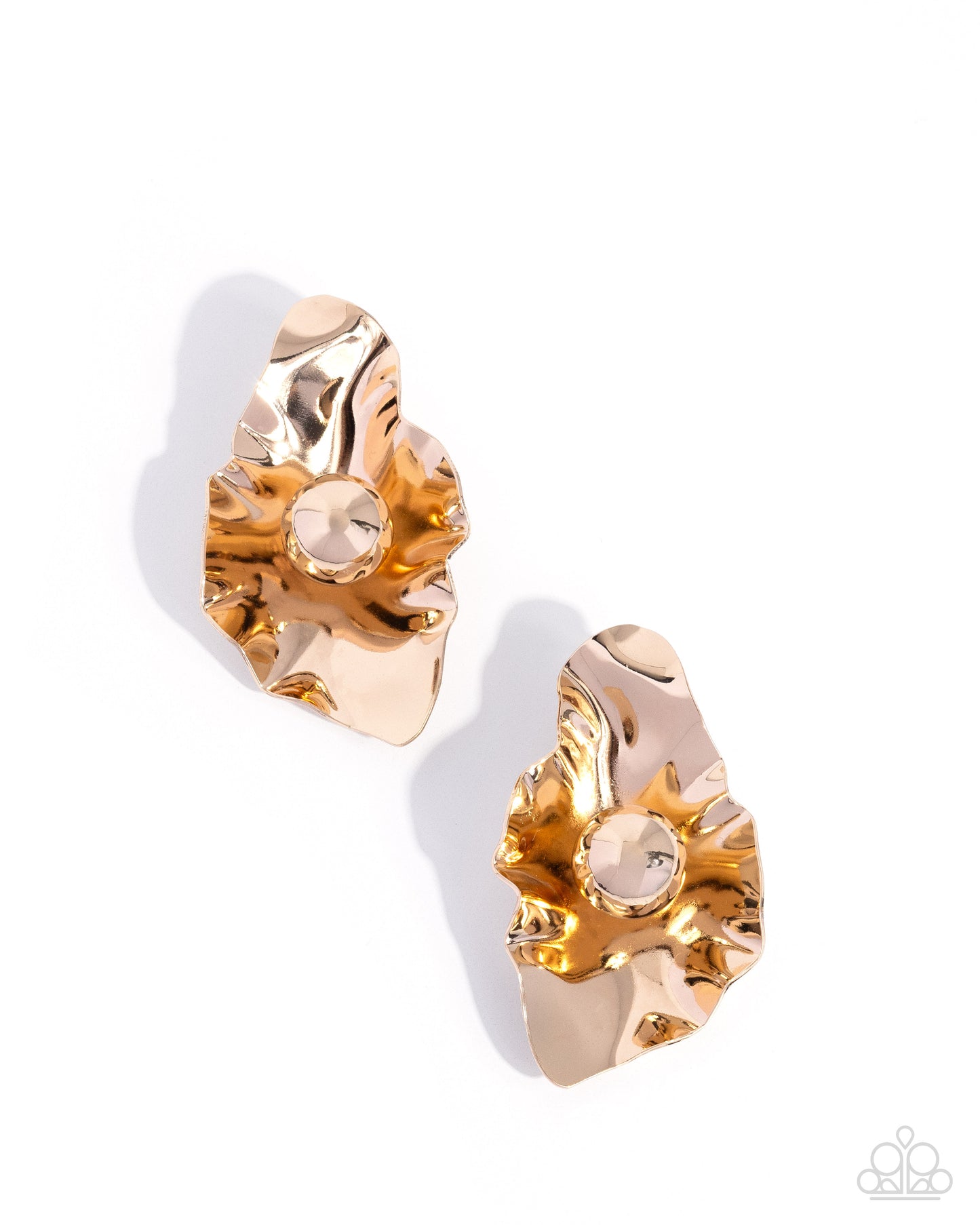 Crinkled Catwalk - gold - Paparazzi earrings