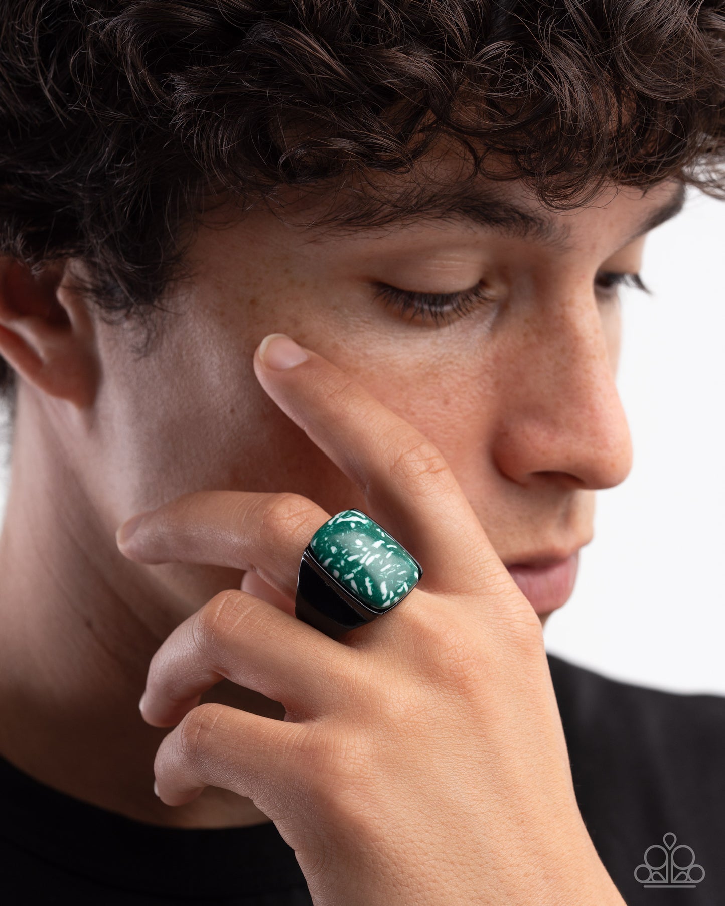 Crowd Pleasing Color - green - Paparazzi MENS ring