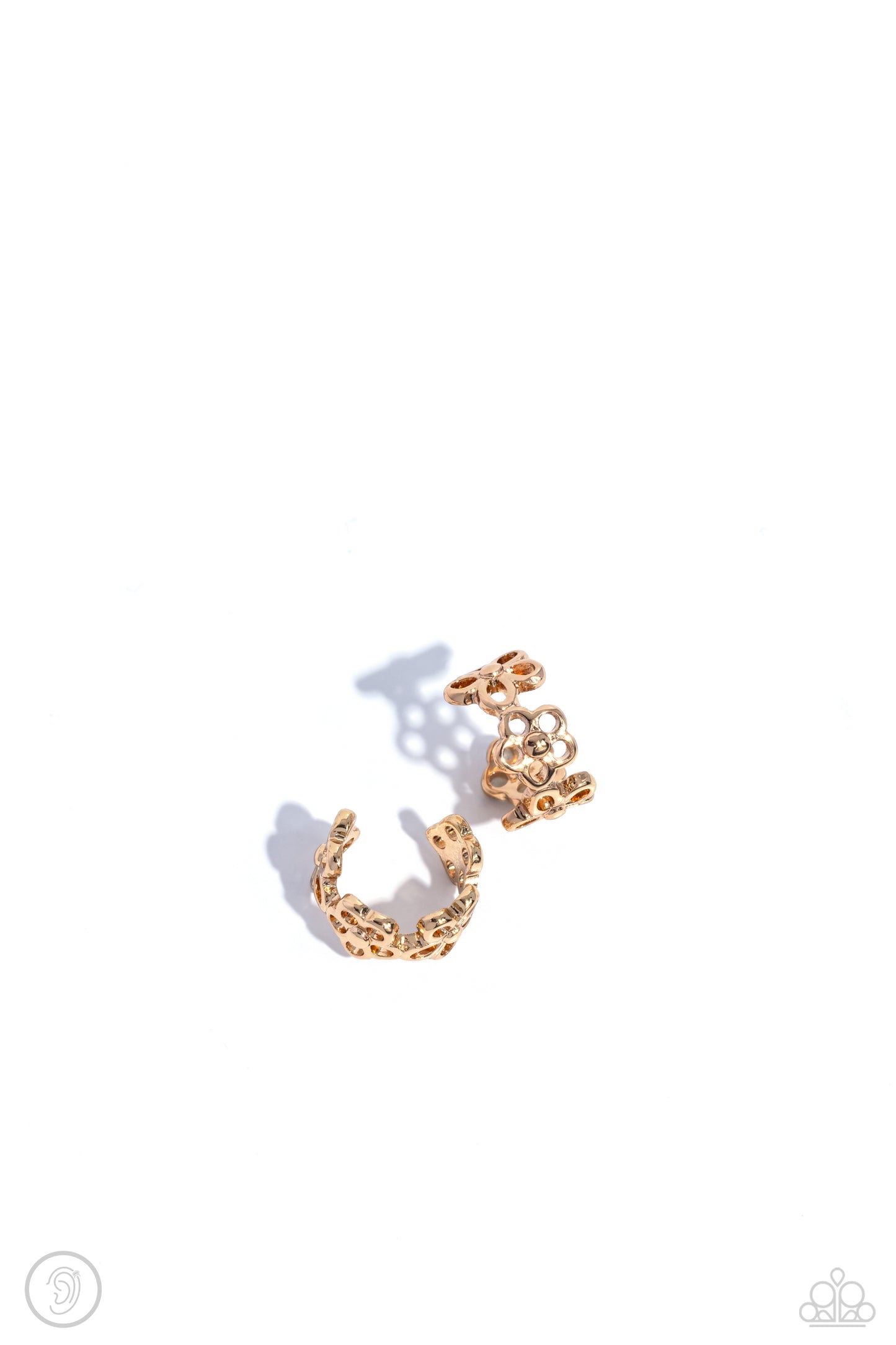 Daisy Debut - gold - Paparazzi ear cuff