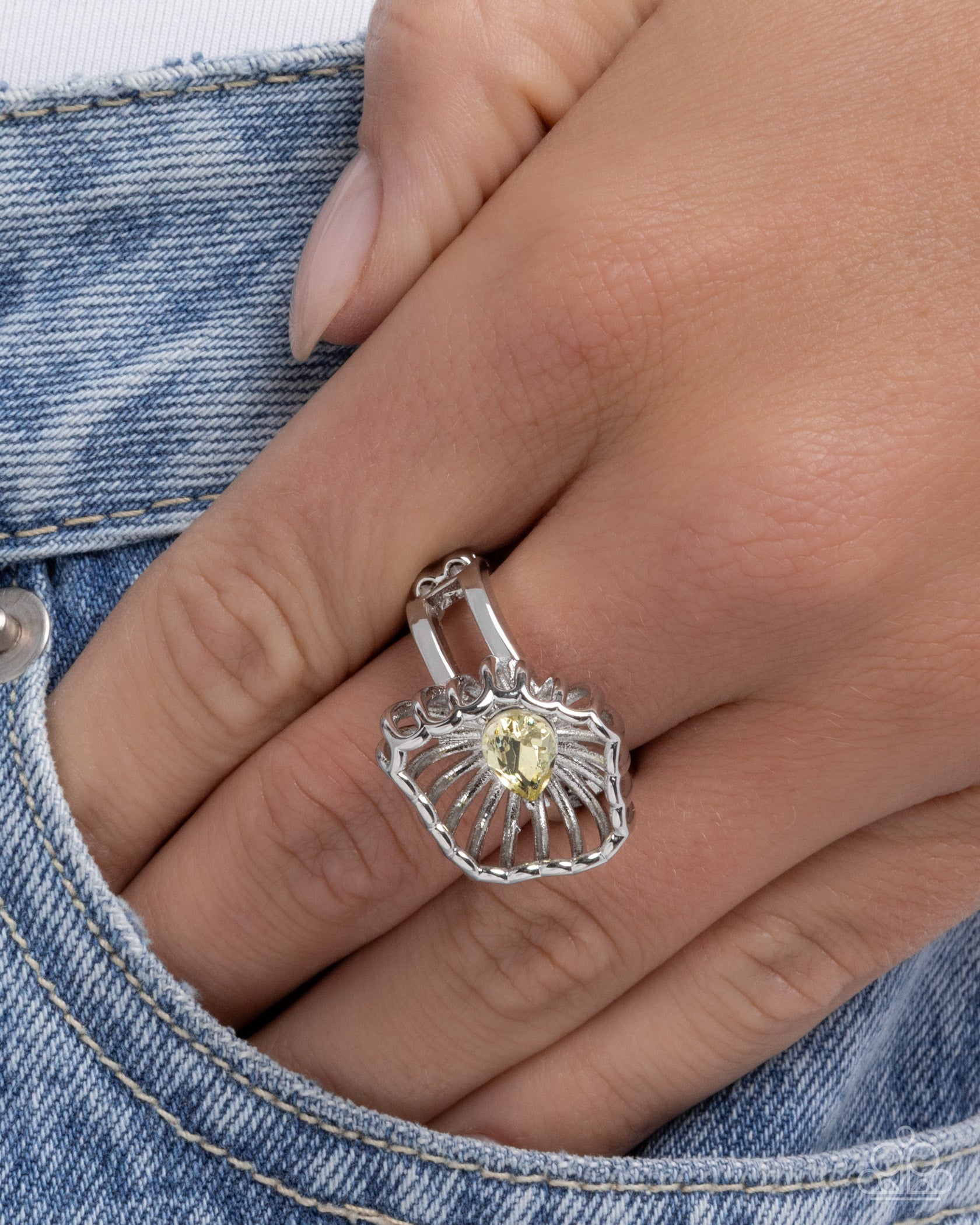Daring Deal - yellow - Paparazzi ring