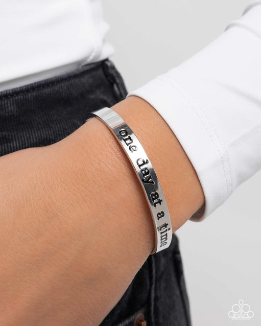 Day By Day Delight - silver - Paparazzi bracelet