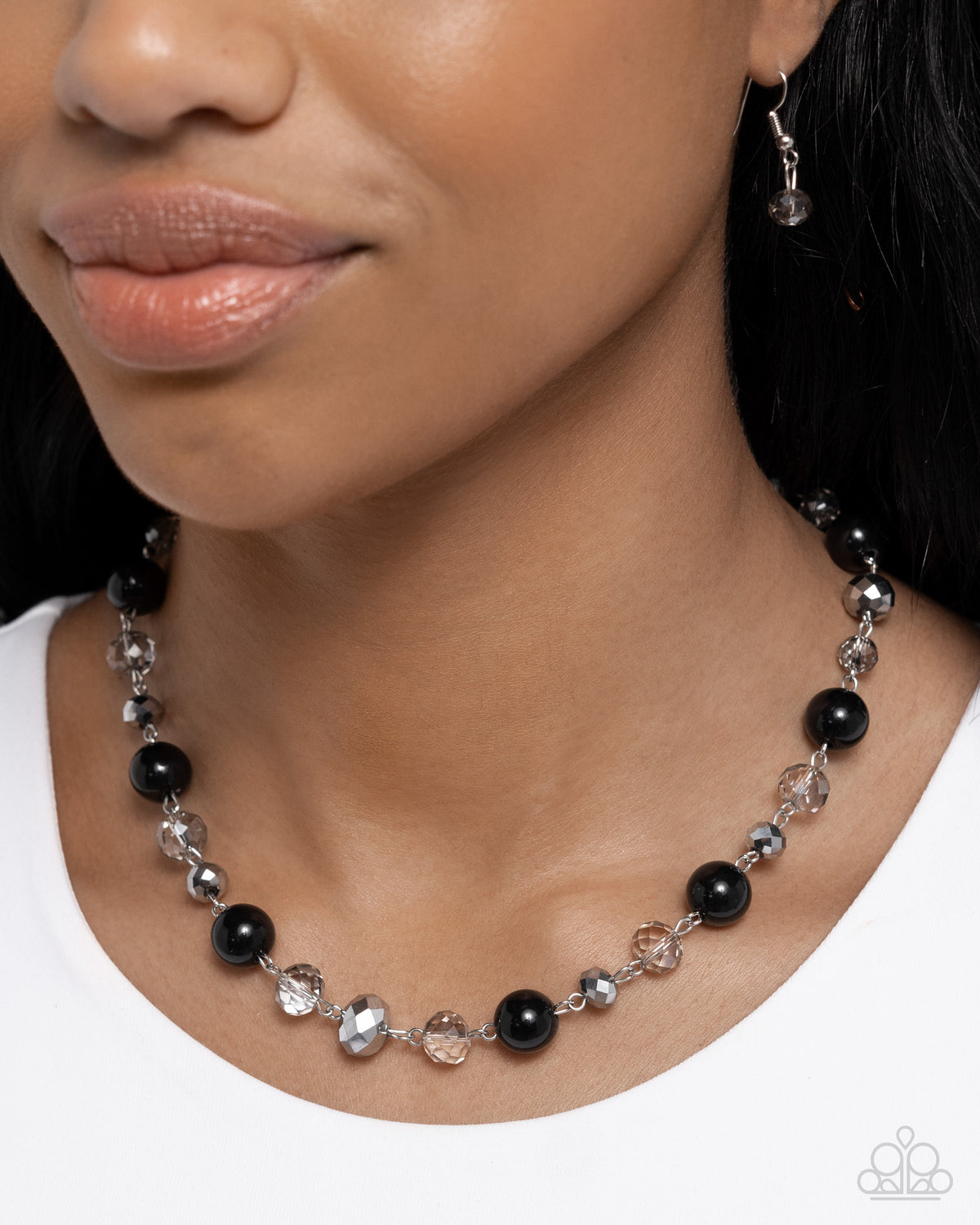 Decked Out Dazzle - black - Paparazzi necklace