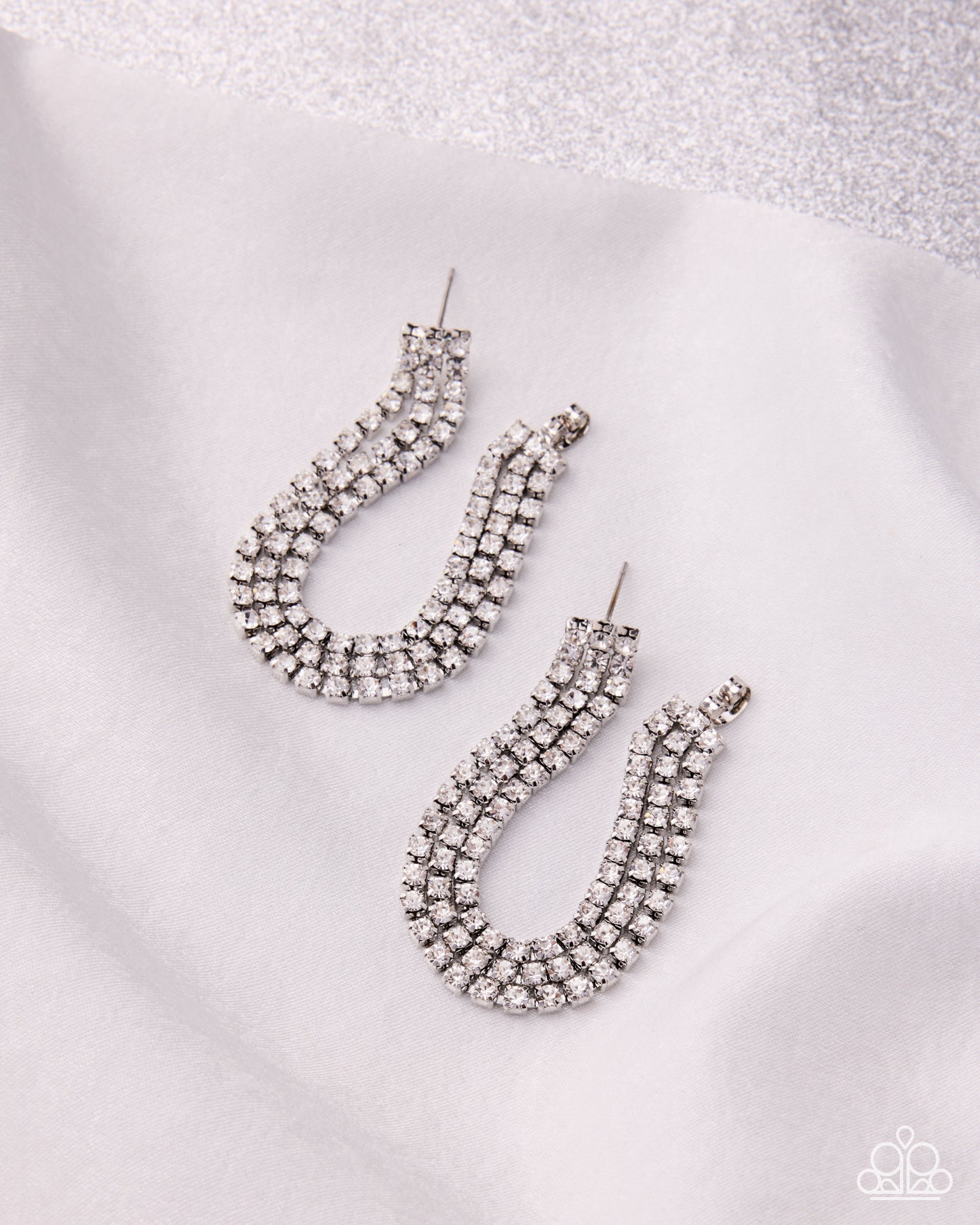 Delicate Daydream - white - Paparazzi earrings