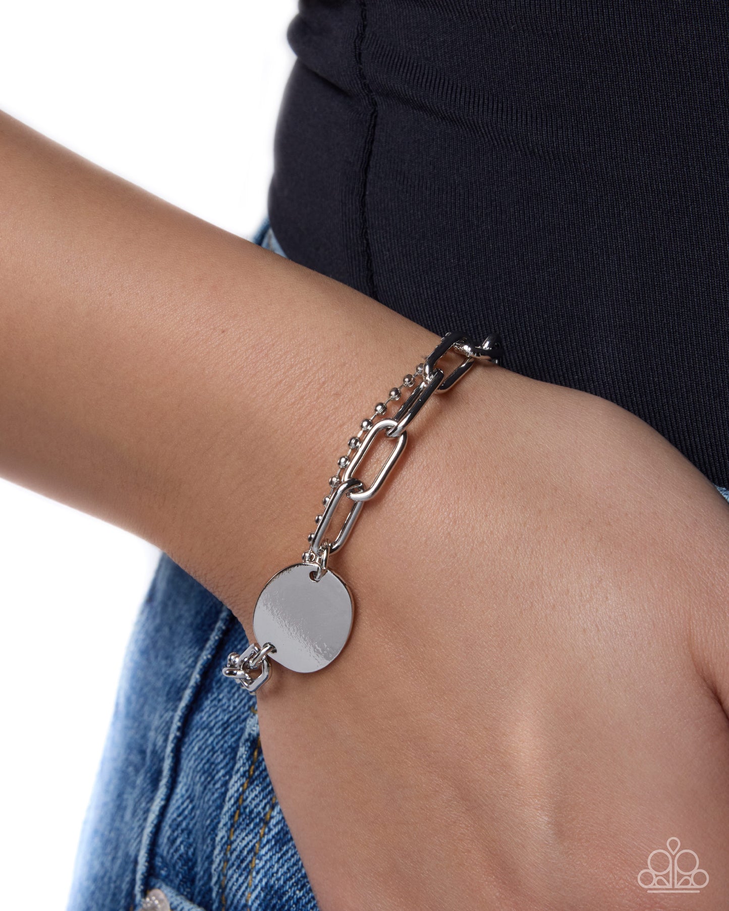 Delicate Dive - silver - Paparazzi bracelet