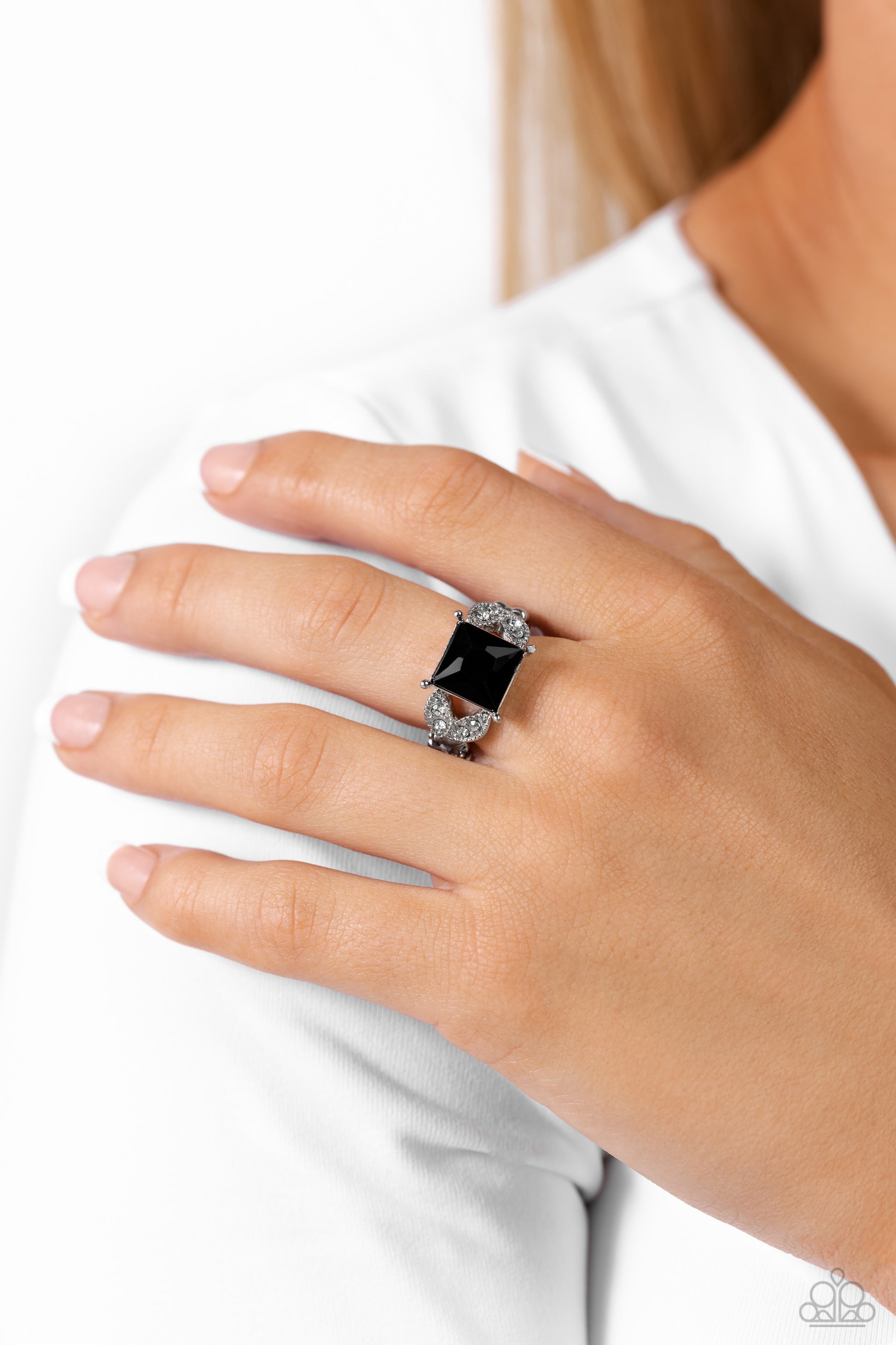 Deluxe Drama - black - Paparazzi ring