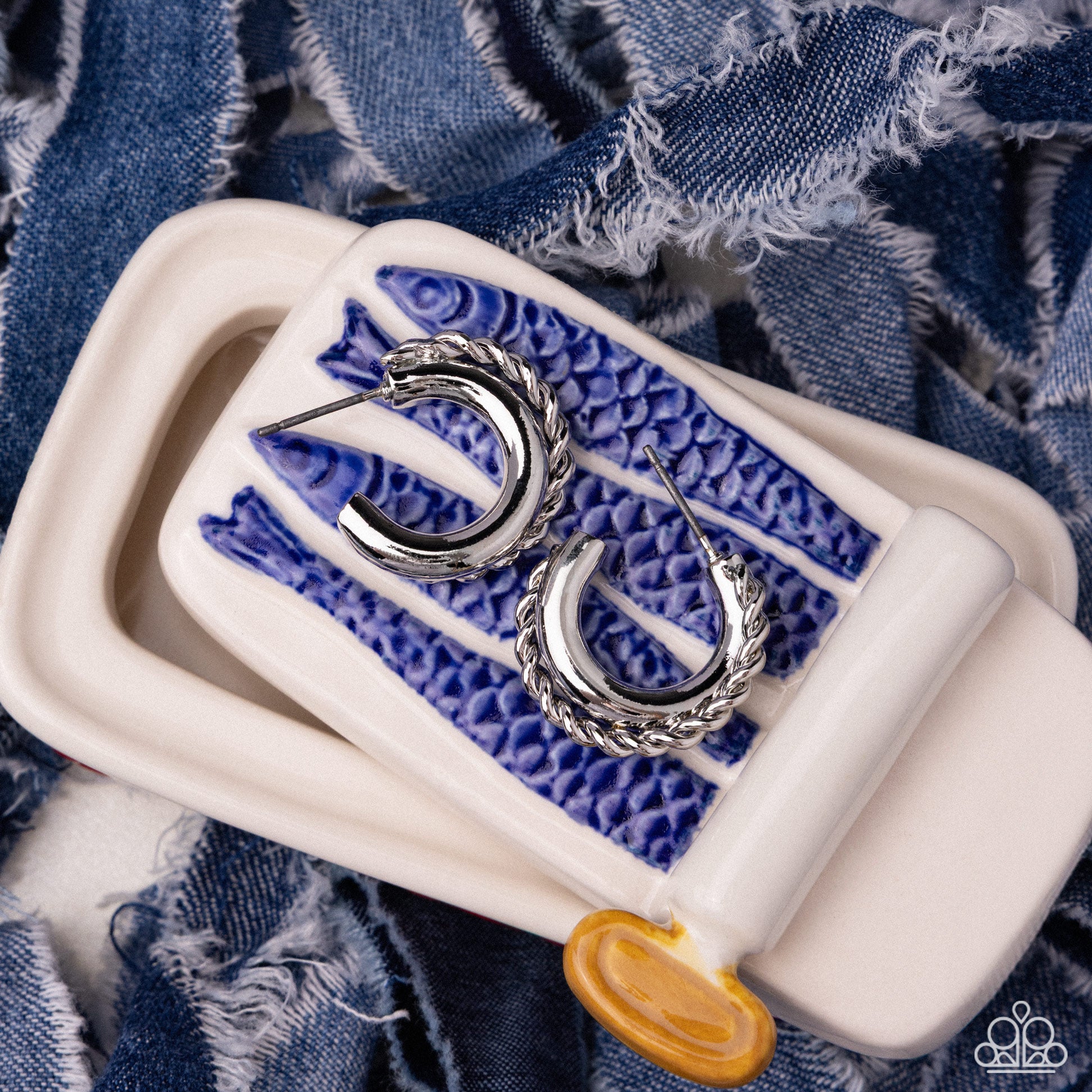 Deluxe Duo - silver - Paparazzi earrings