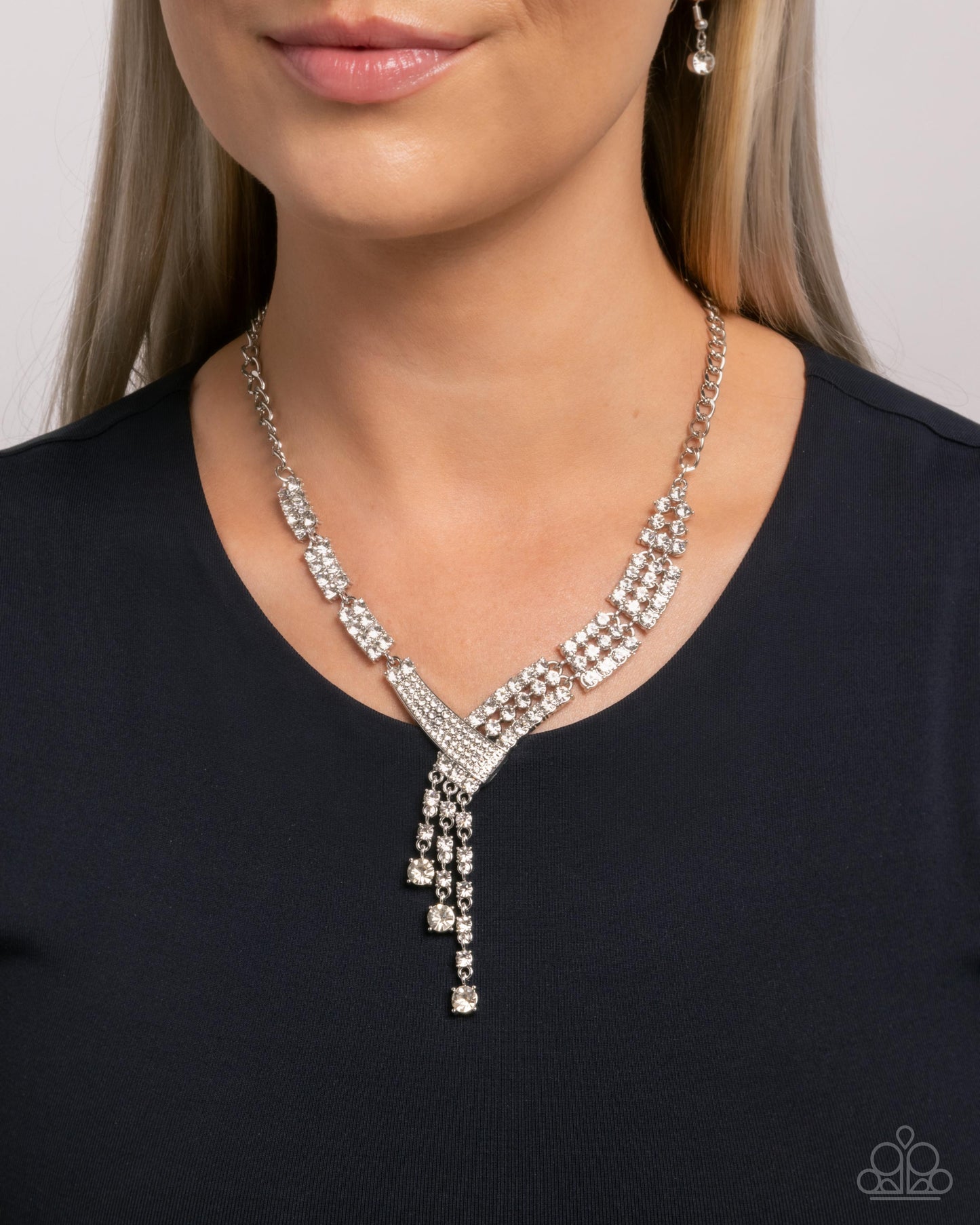 Diagonal Dazzle - white - Paparazzi necklace