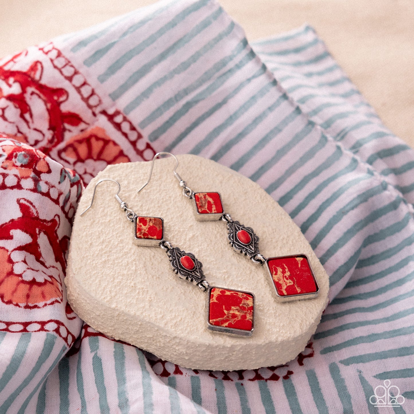 Diamond Deco - red - Paparazzi earrings