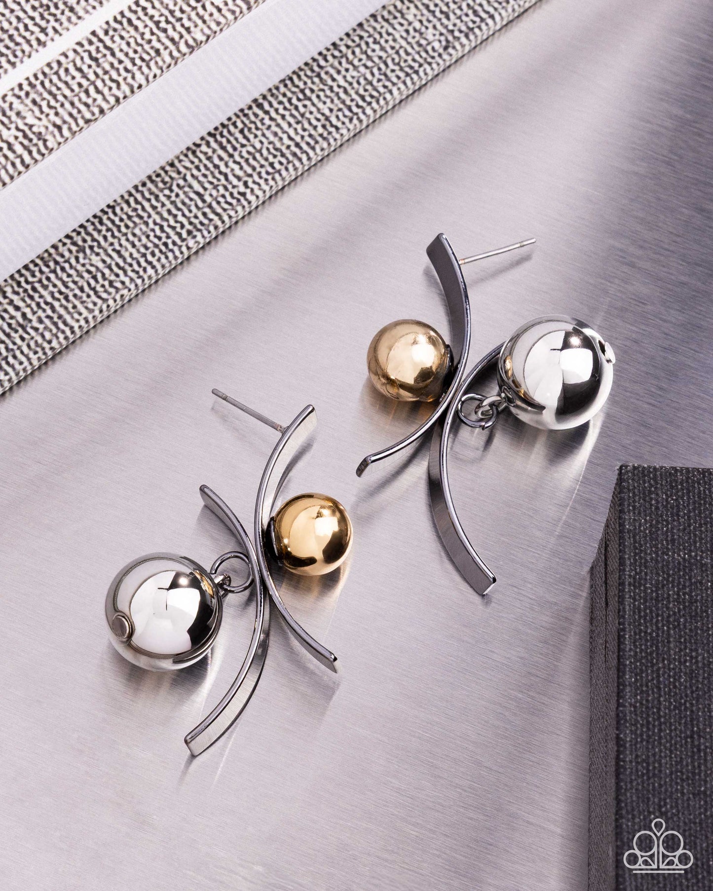 Dichromatic Decadence - black - Paparazzi earrings
