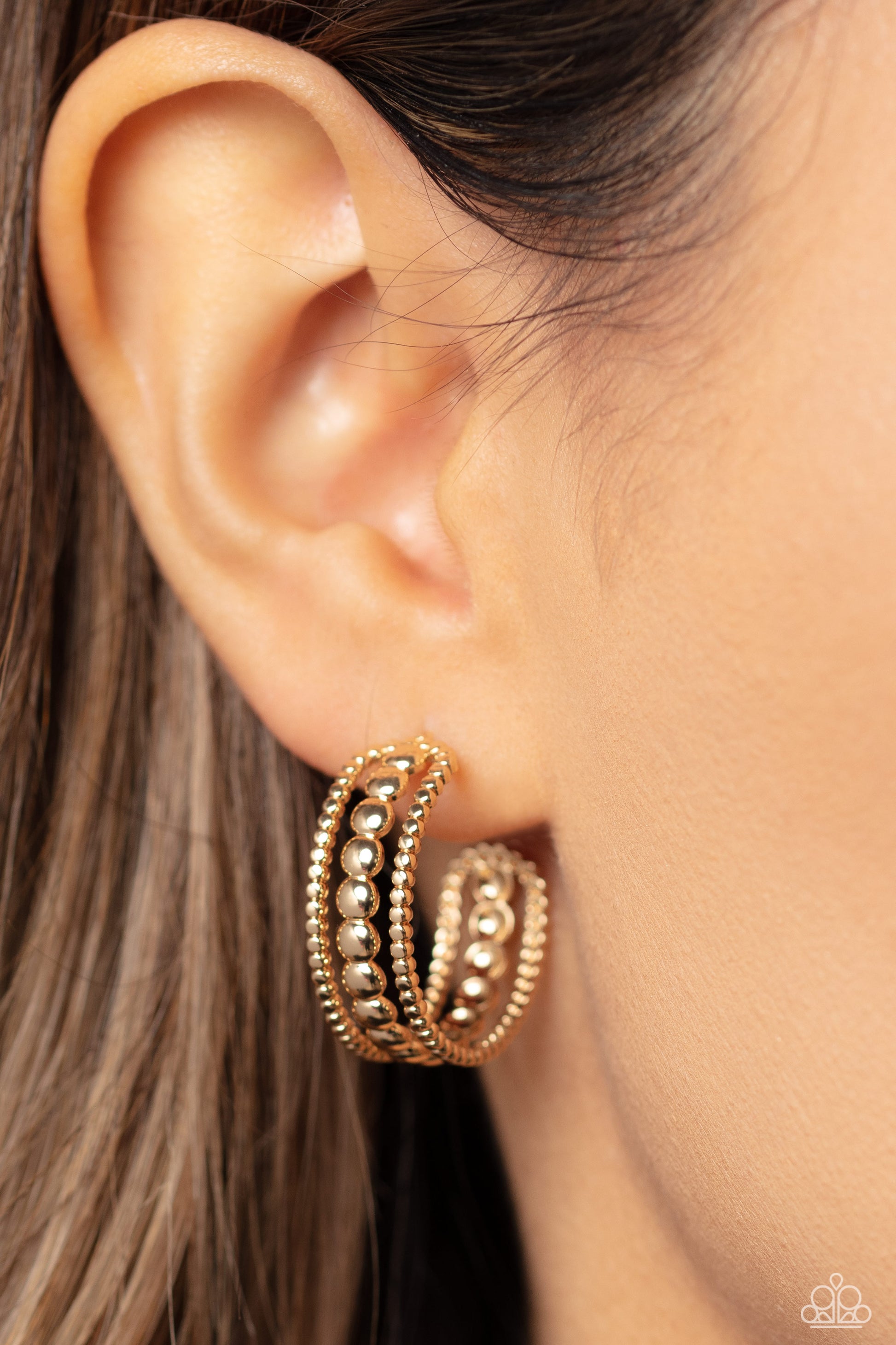 Dotted Darling - gold - Paparazzi earrings