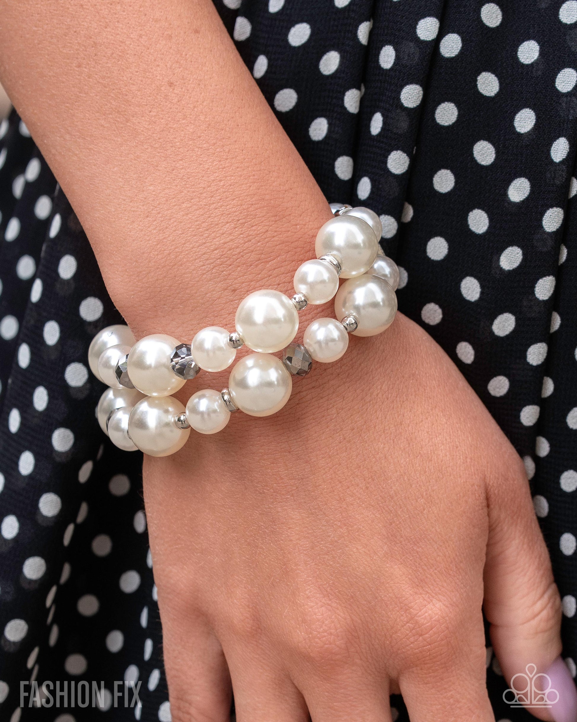 Elegant Echo - white - Paparazzi bracelet