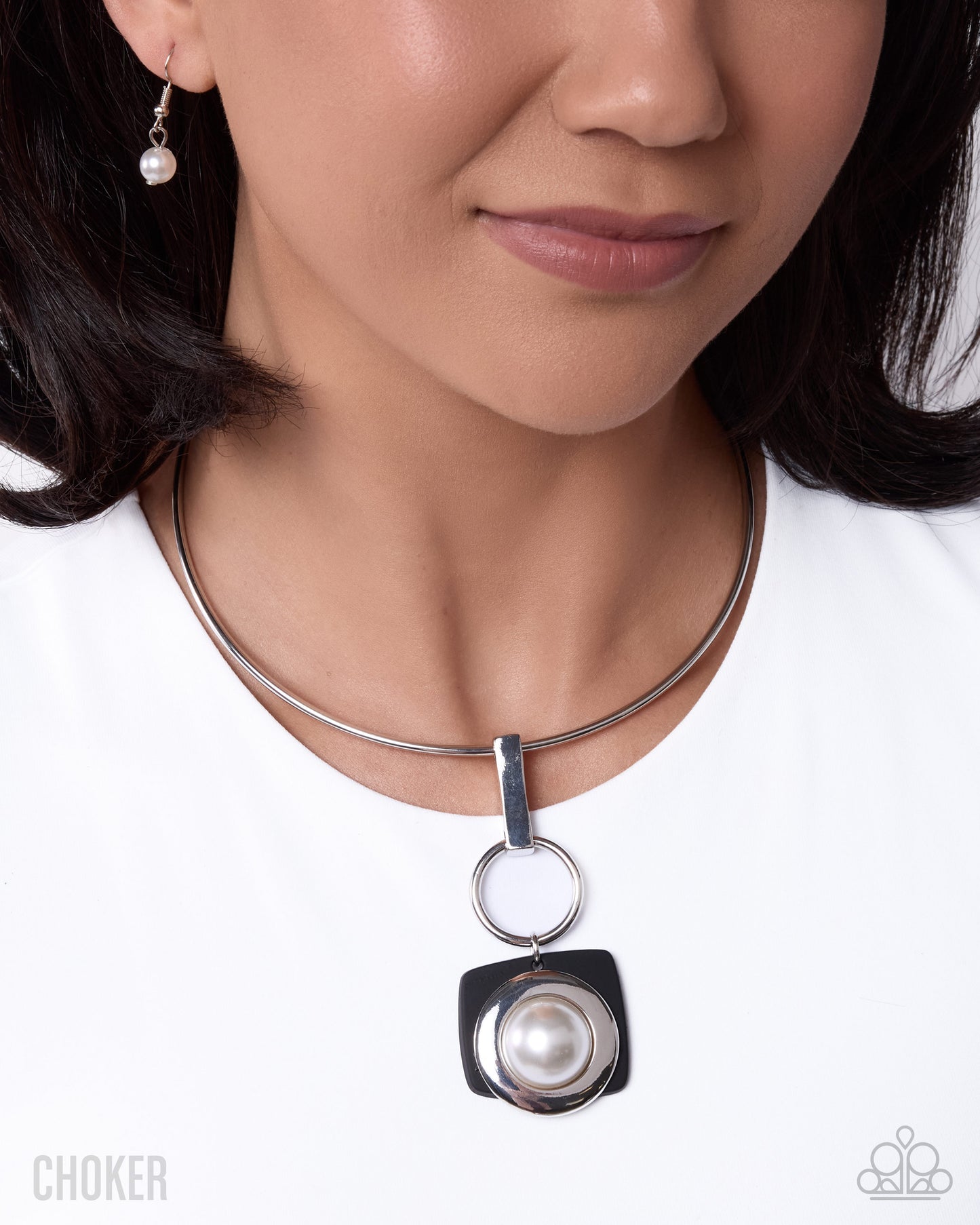 Elegant Entrance - black - Paparazzi necklace