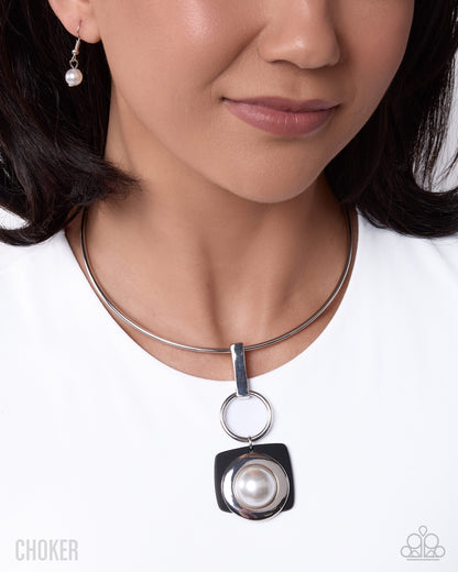 Elegant Entrance - black - Paparazzi necklace