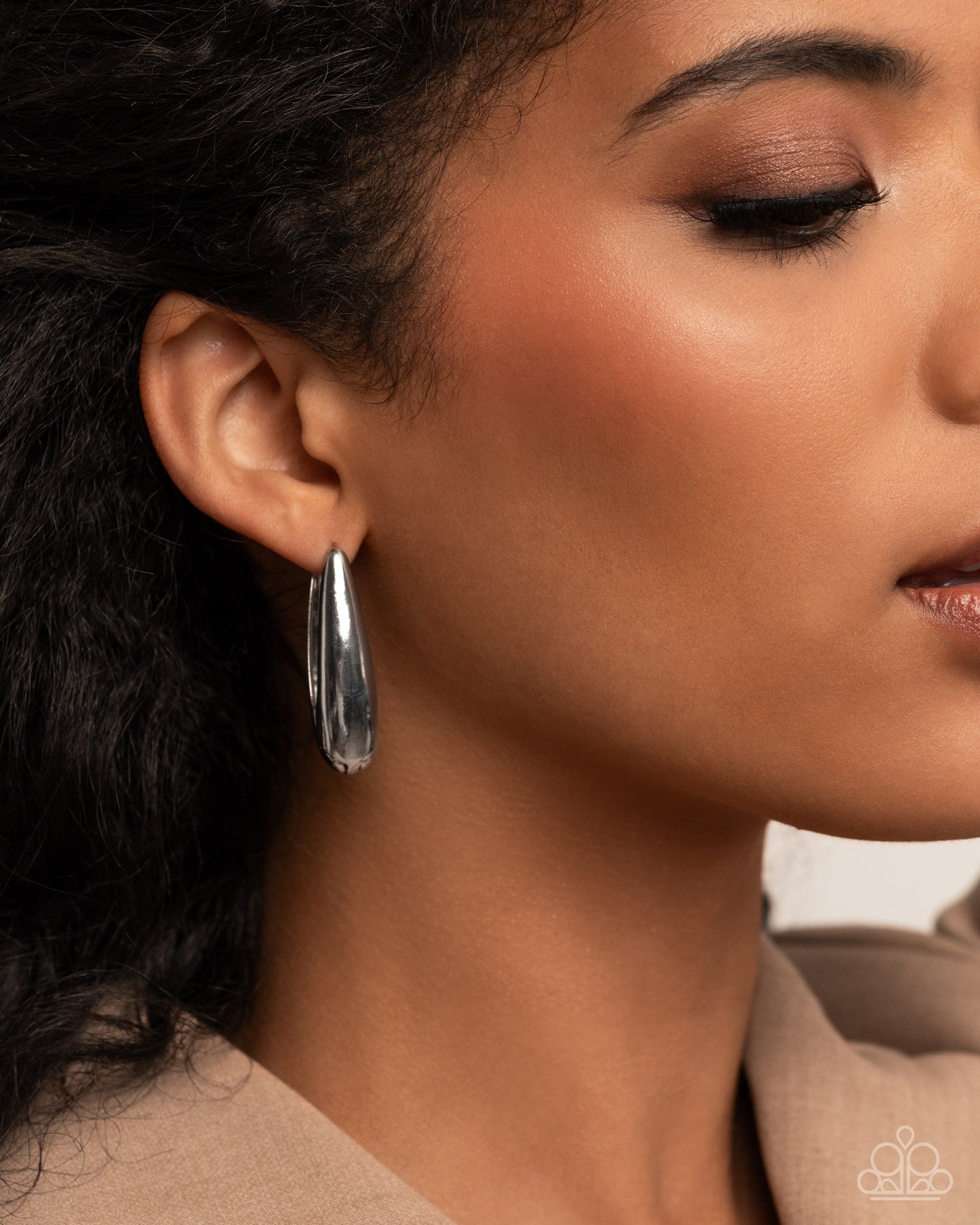 Eloquent Estate - silver - Paparazzi earrings