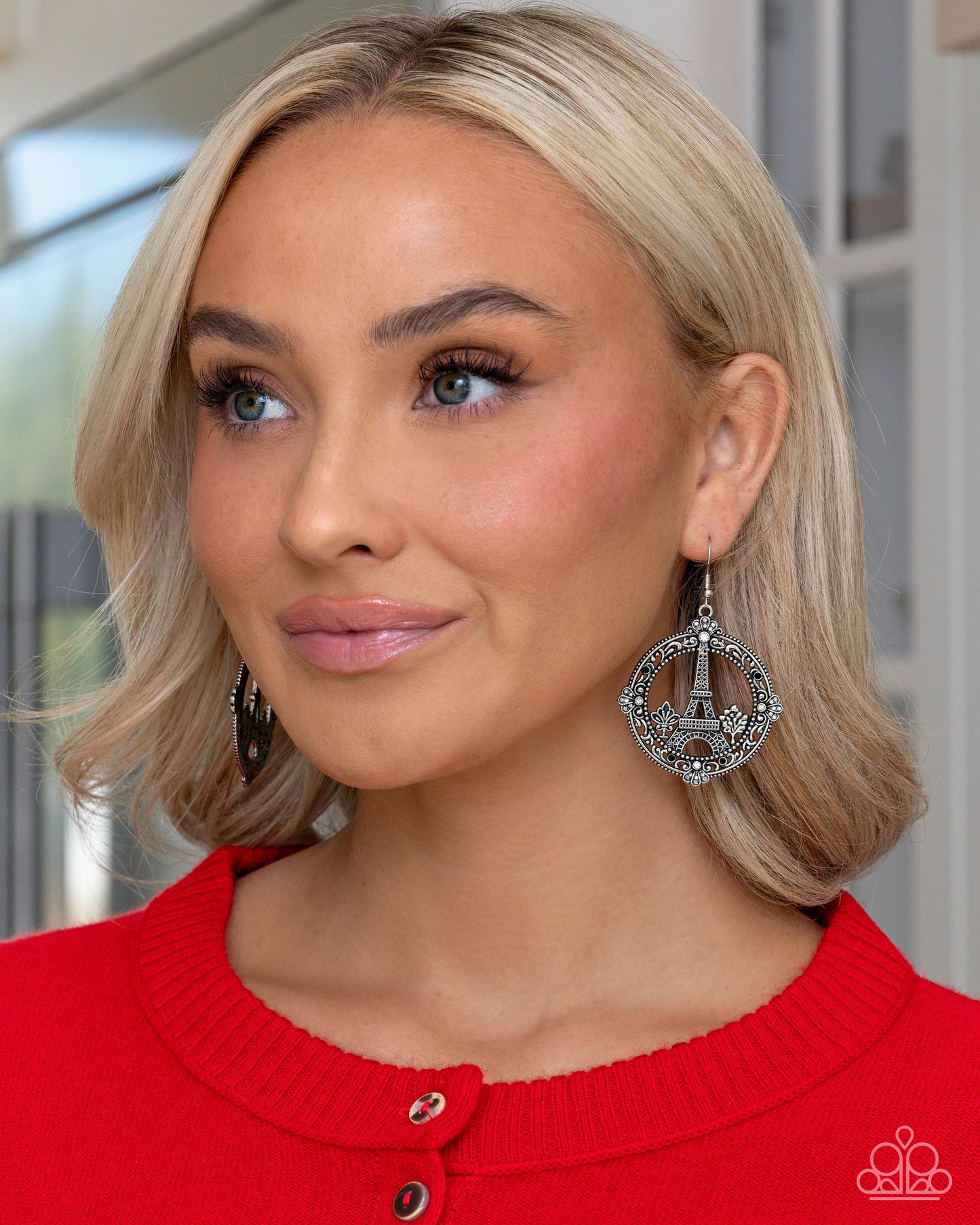 Enamored Eiffel Tower - black - Paparazzi earrings