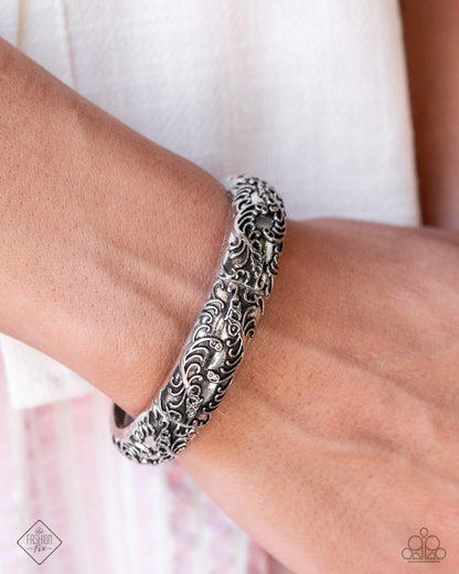 Enchanting Entrant - silver - Paparazzi bracelet