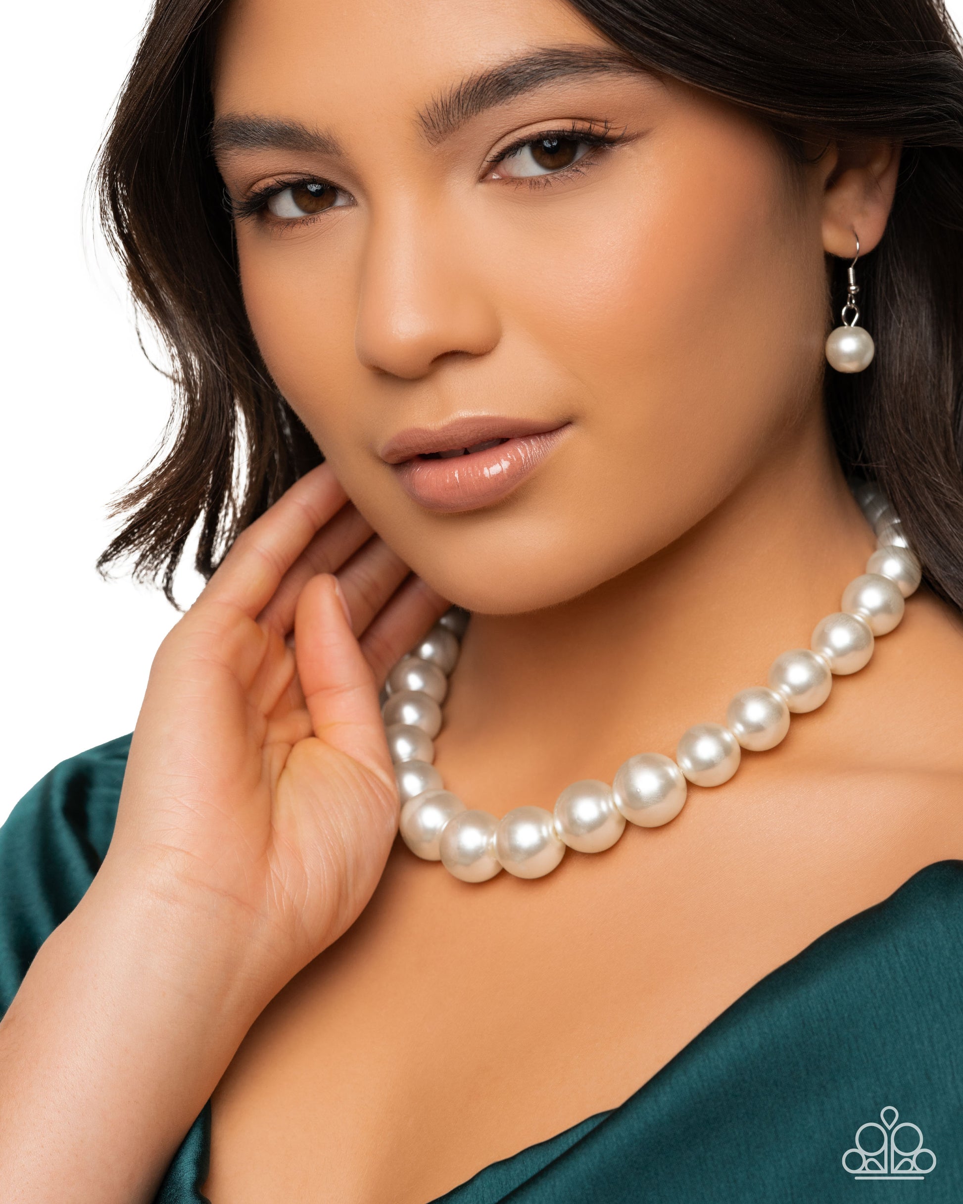 Eternal Empire - white - Paparazzi necklace