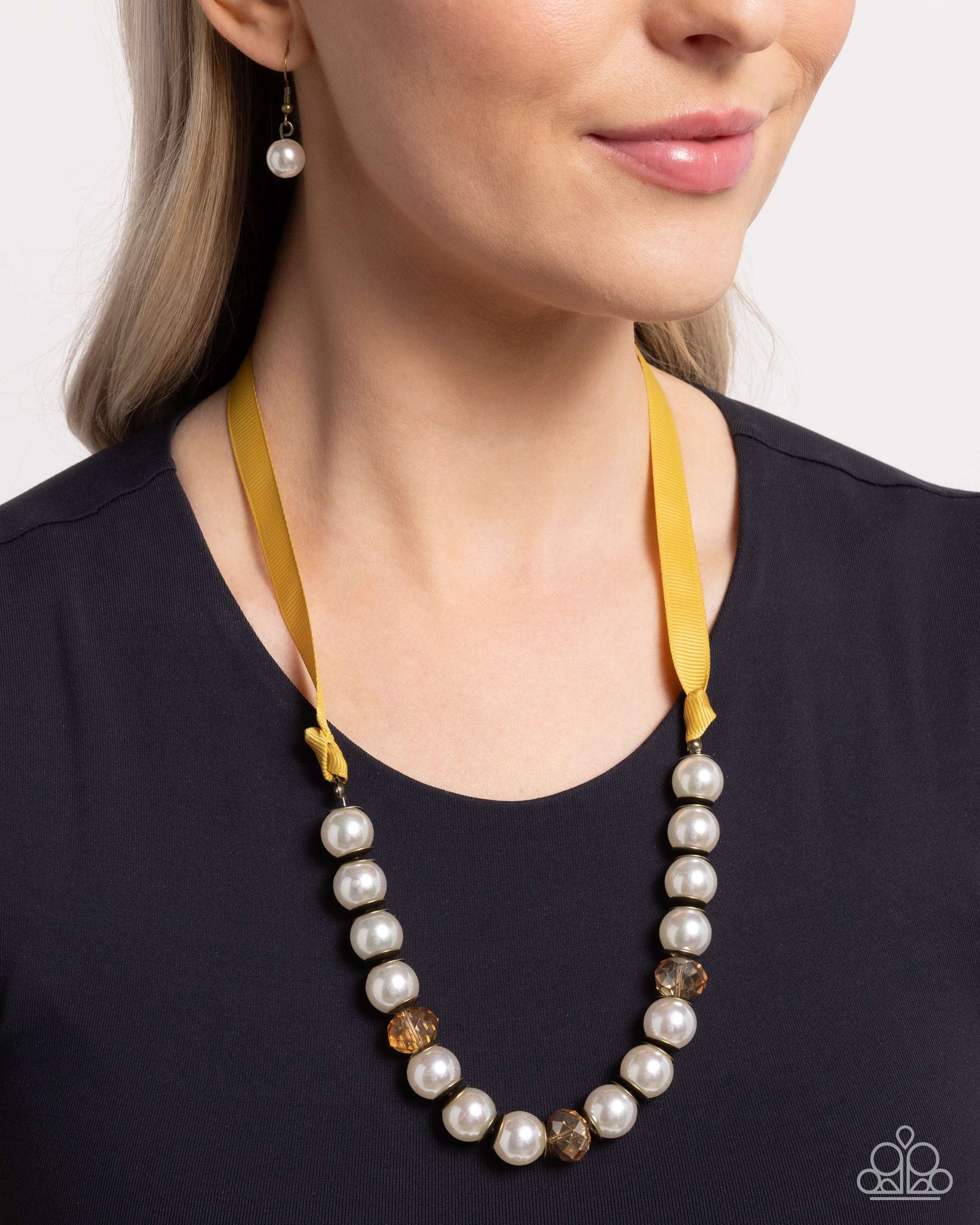 Exclusive Ease - yellow - Paparazzi necklace