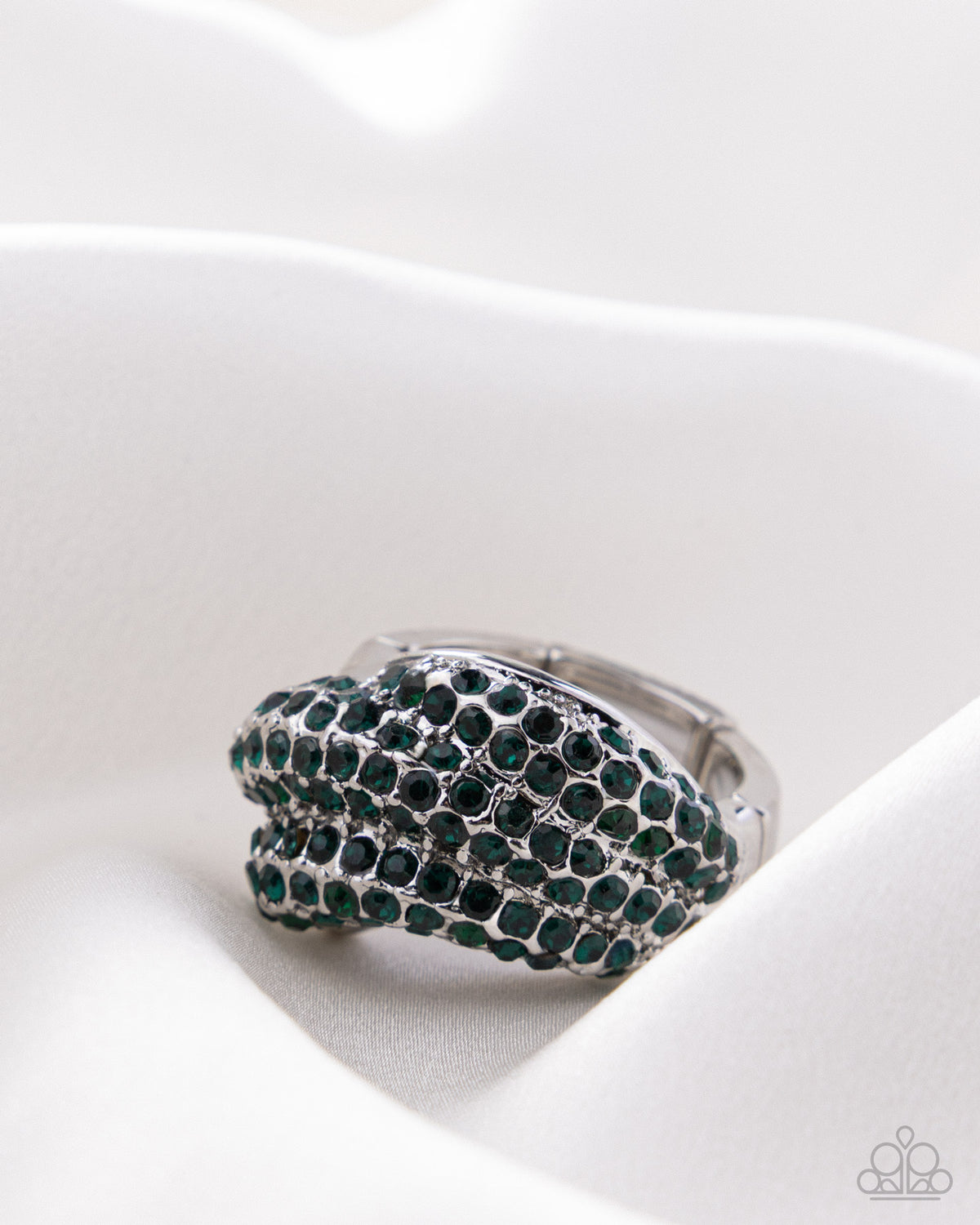 Extraordinary Elegance - green - Paparazzi ring