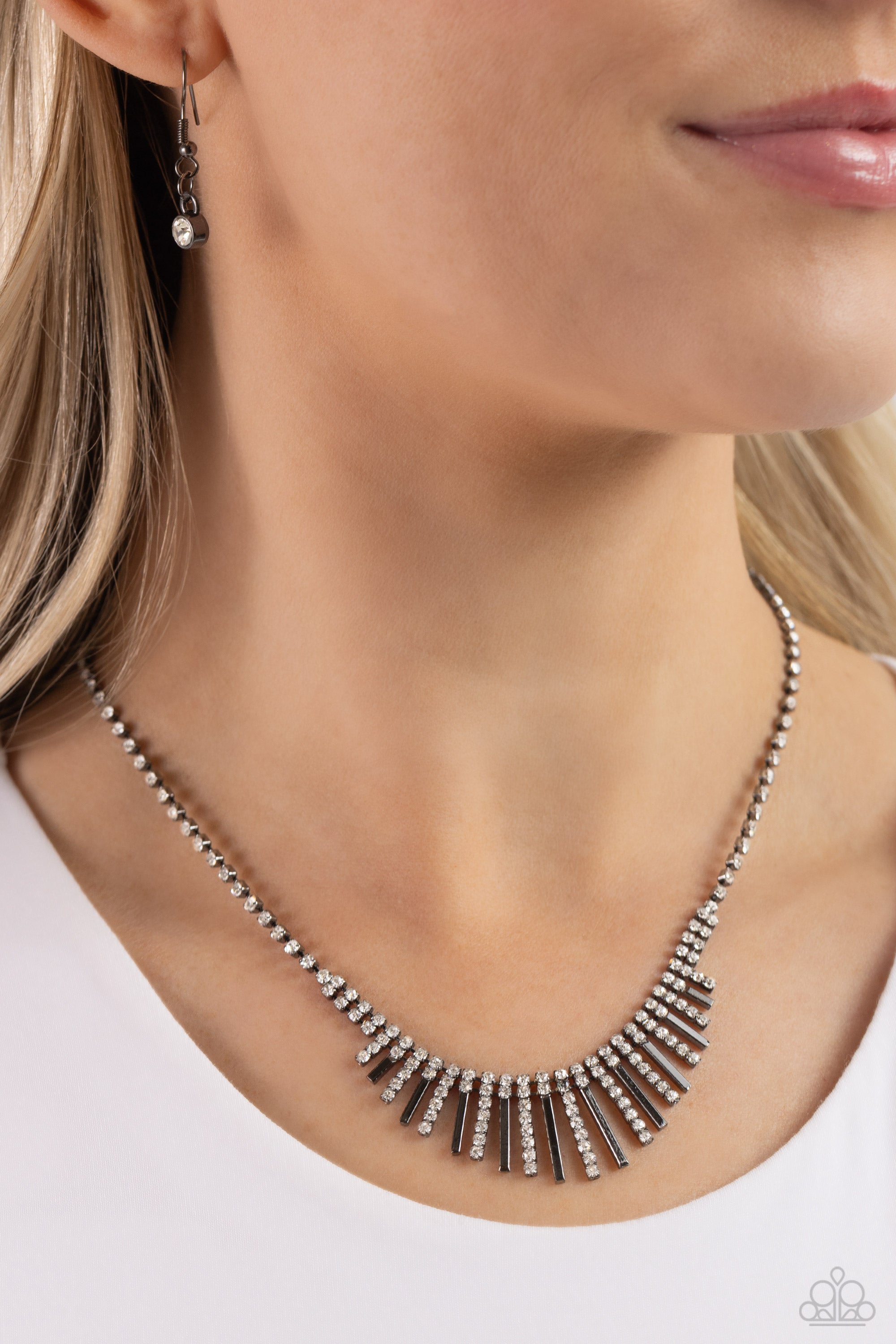 FLARE To Be Different - Black - Paparazzi Necklace – JewelryBlingThing