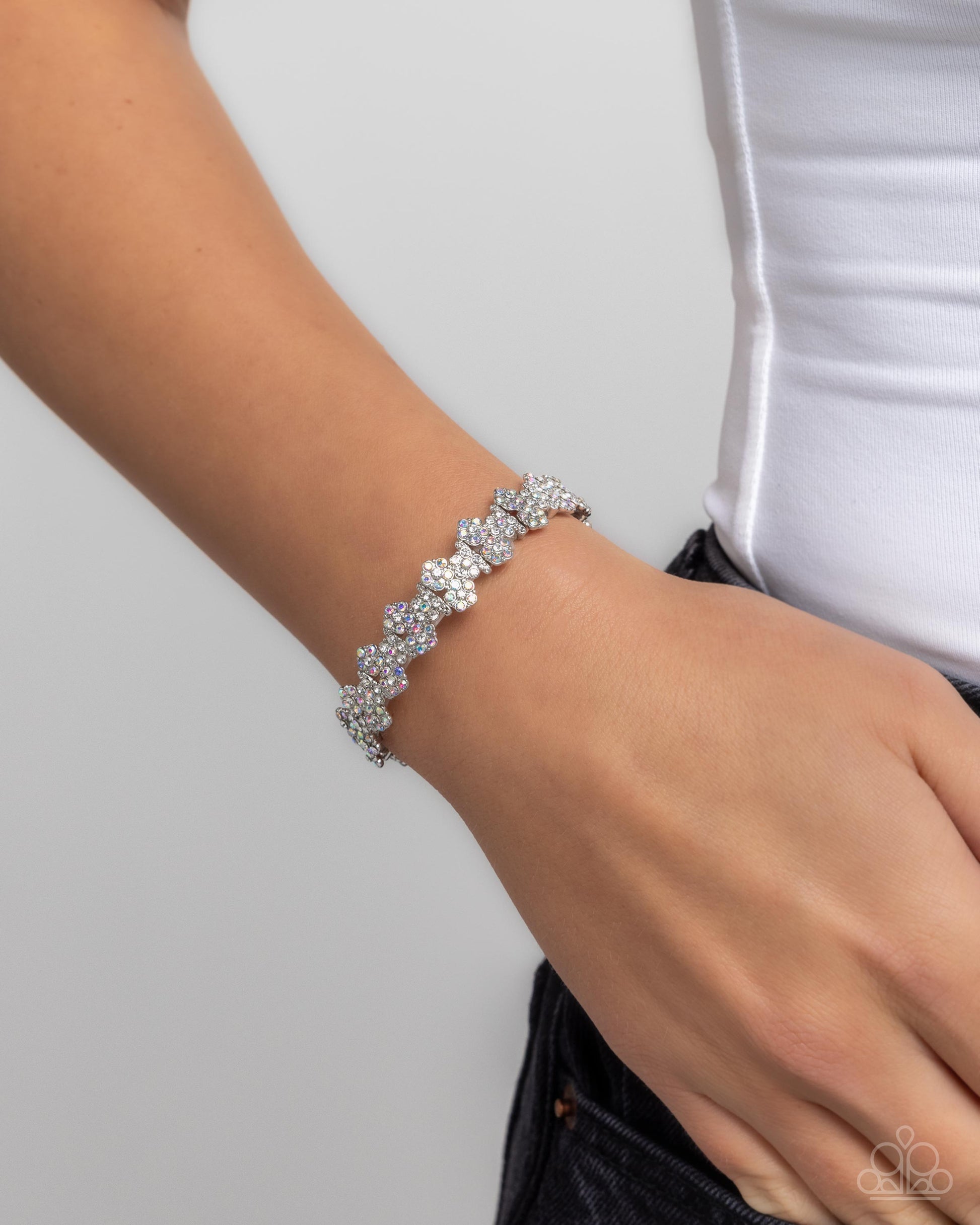 FLOWER Hungry - white - Paparazzi bracelet