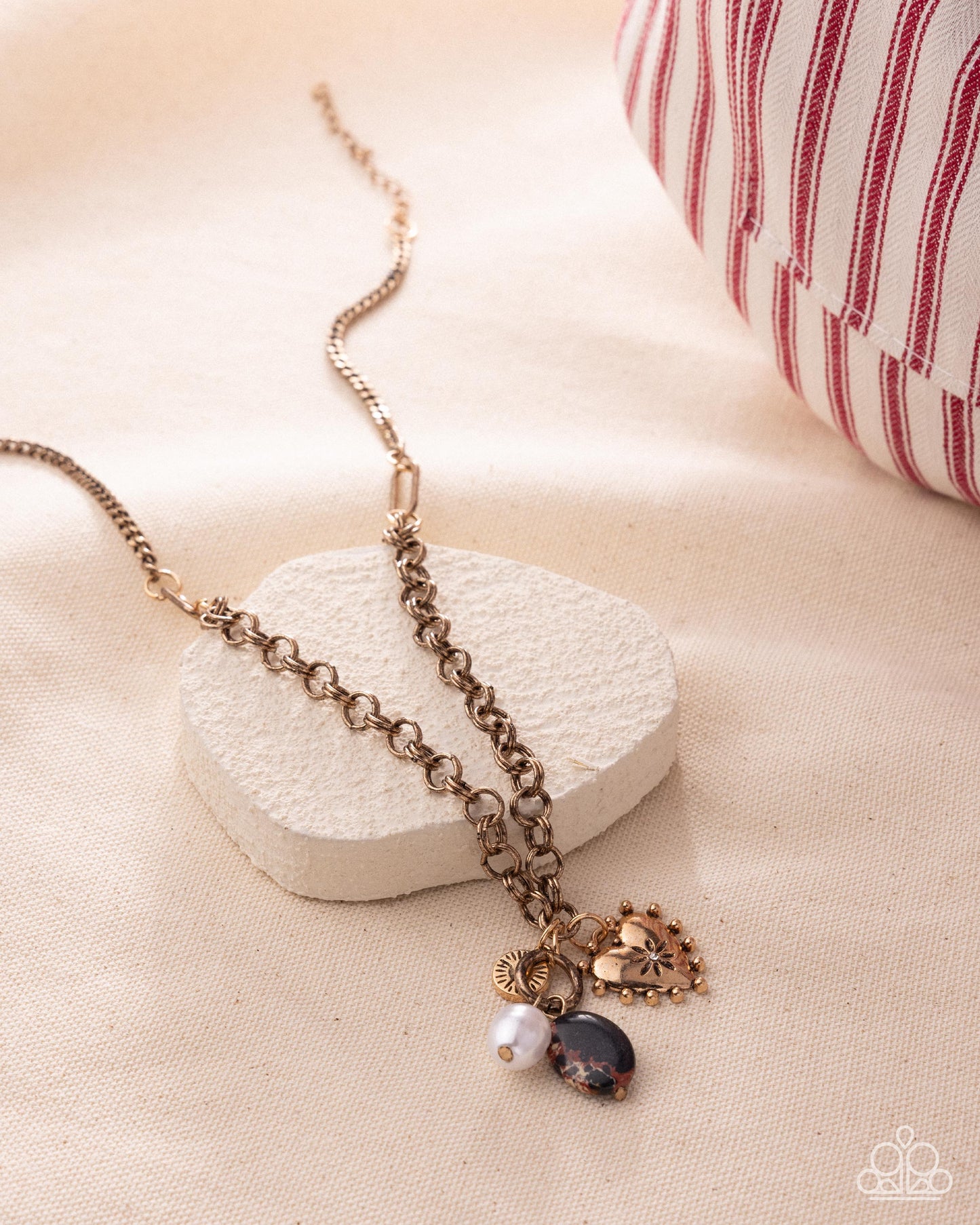 Fabulous Fan - black - Paparazzi necklace