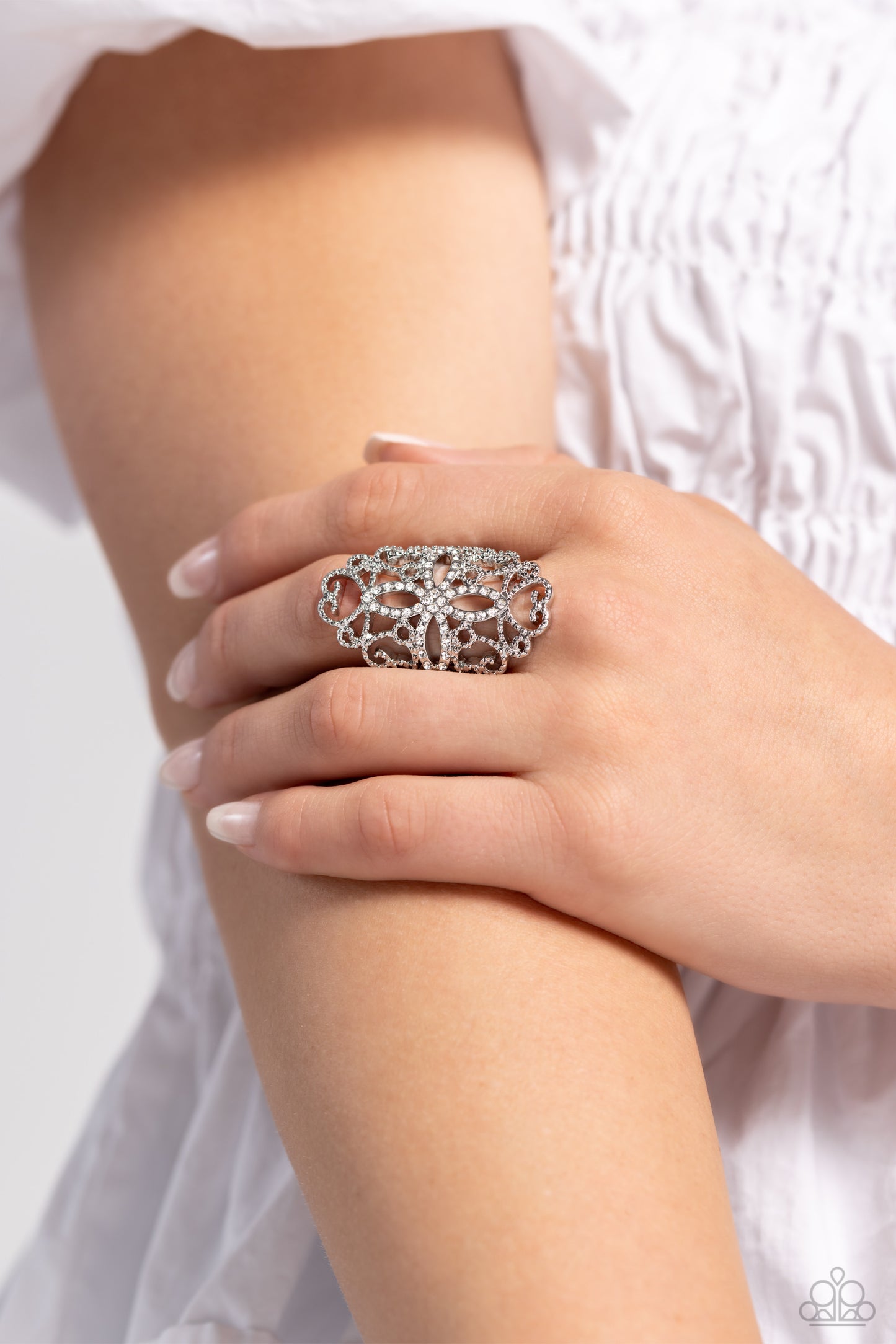 Fabulous Filigree - white - Paparazzi ring