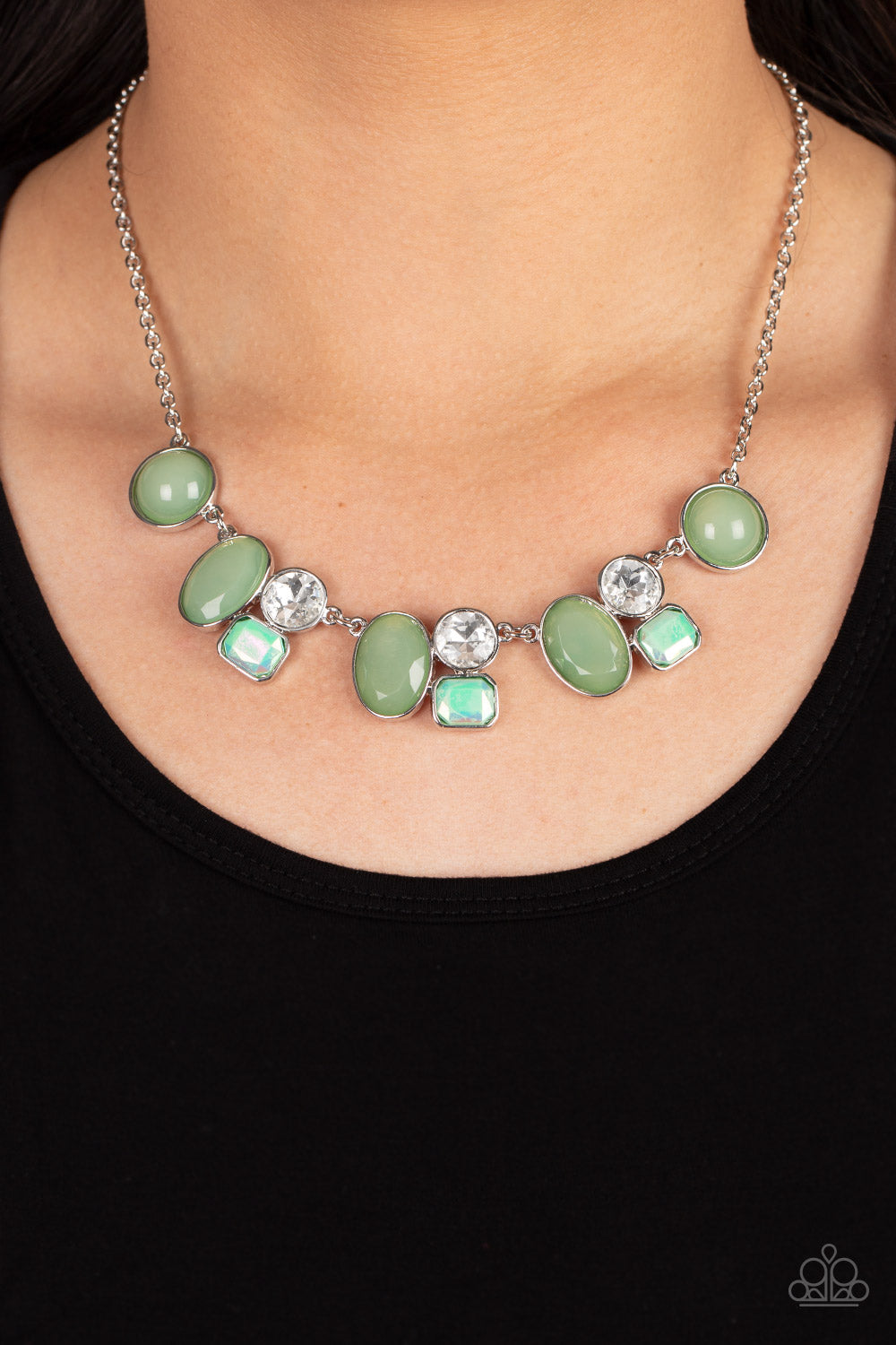 Fantasy World - green - Paparazzi necklace