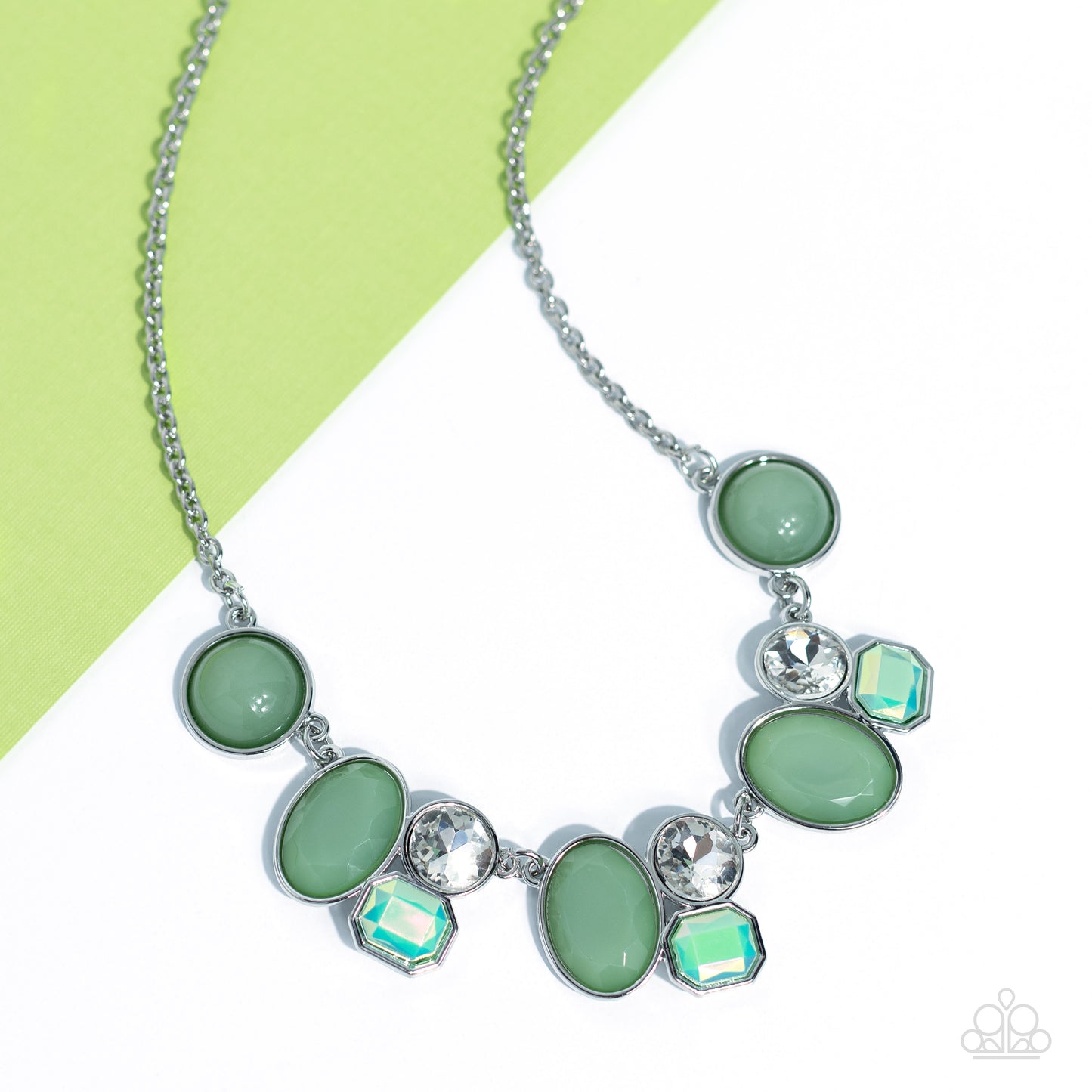 Fantasy World - green - Paparazzi necklace