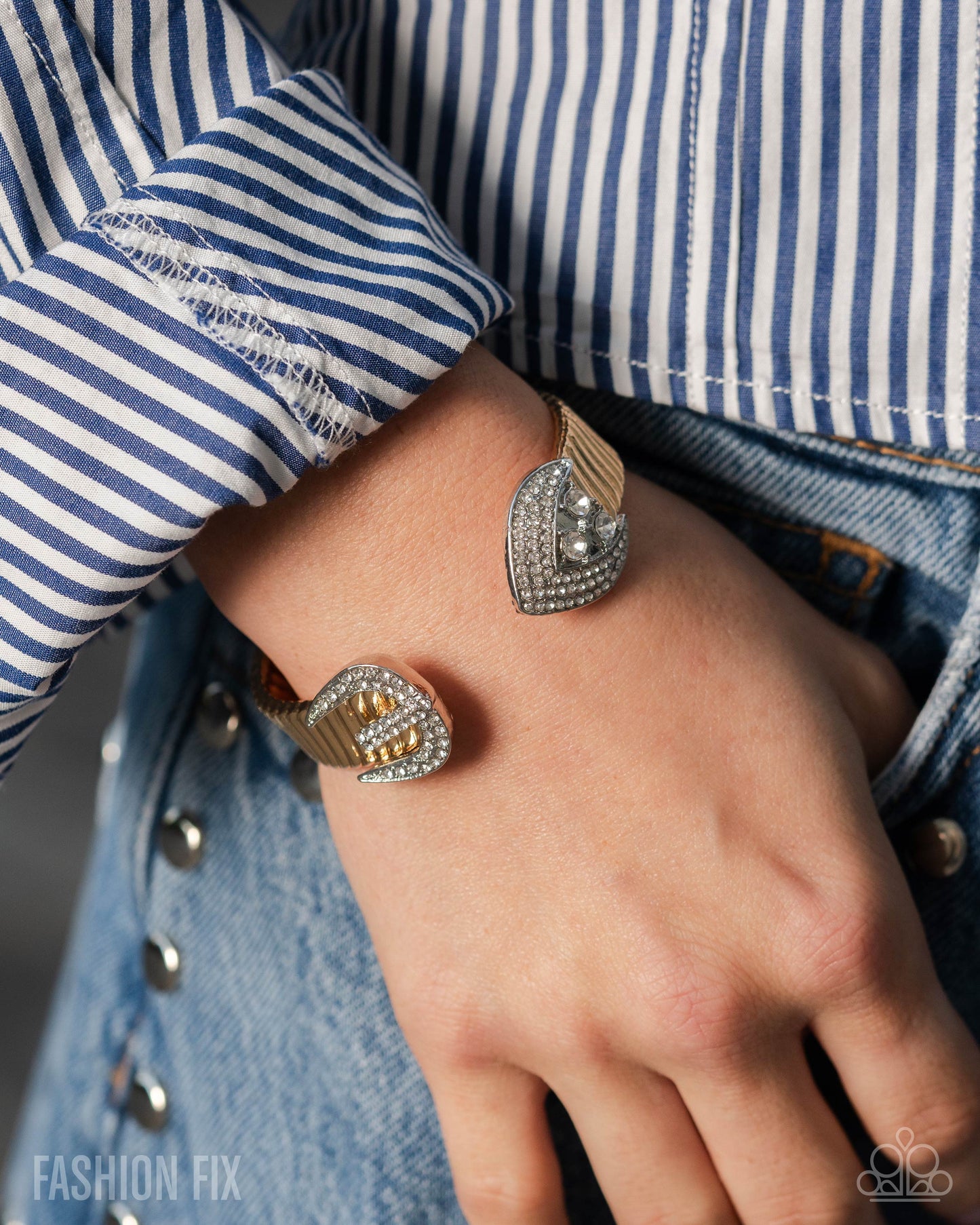 Fashion Forward Feature - gold - Paparazzi bracelet