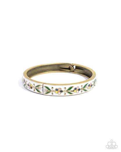 Festive Fable - brass - Paparazzi bracelet