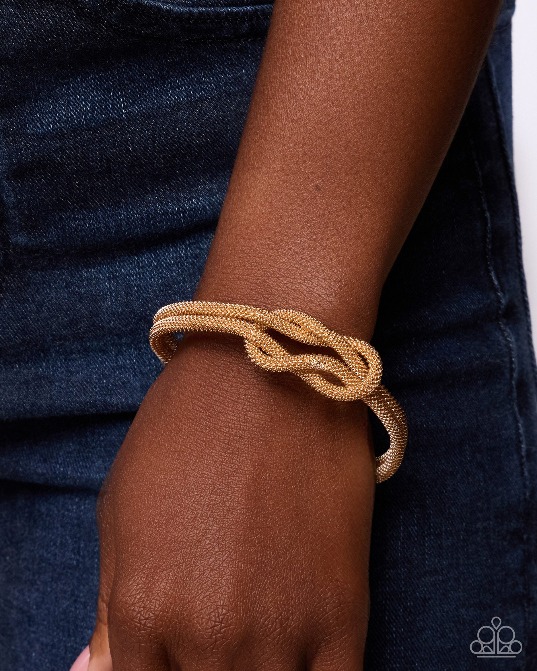 Fierce Finesse - gold - Paparazzi bracelet