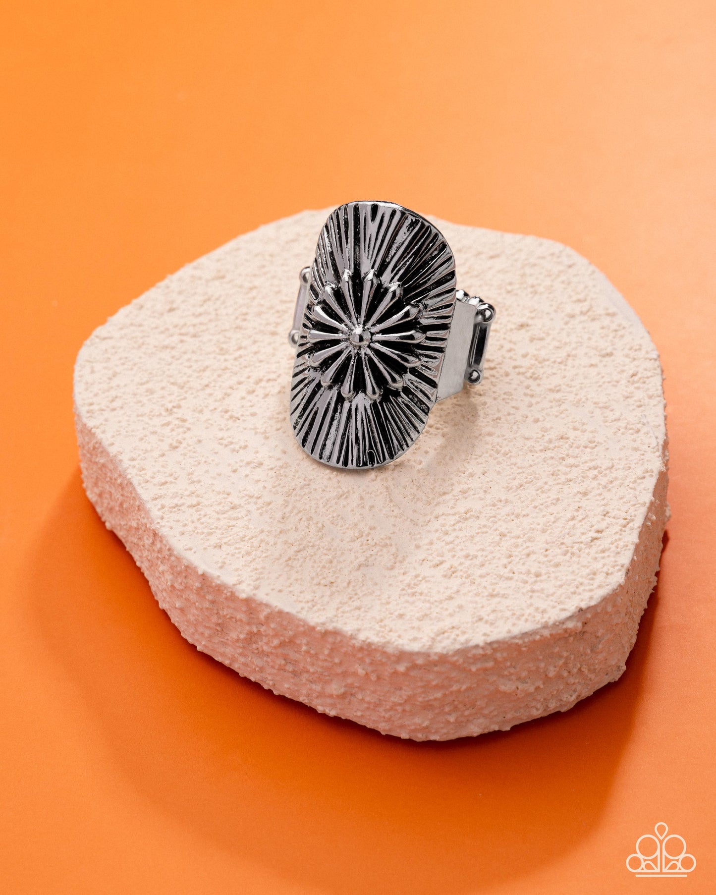 Flared Fairytale - silver - Paparazzi ring