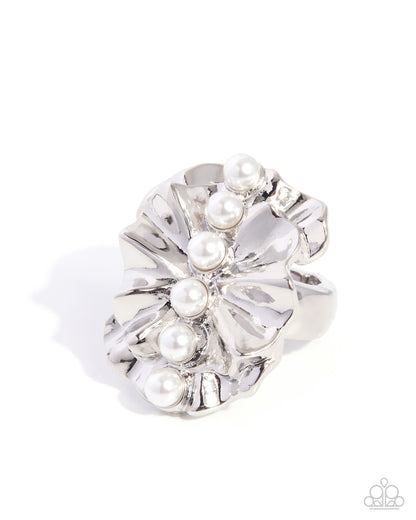 Flared Freestyle - white - Paparazzi ring