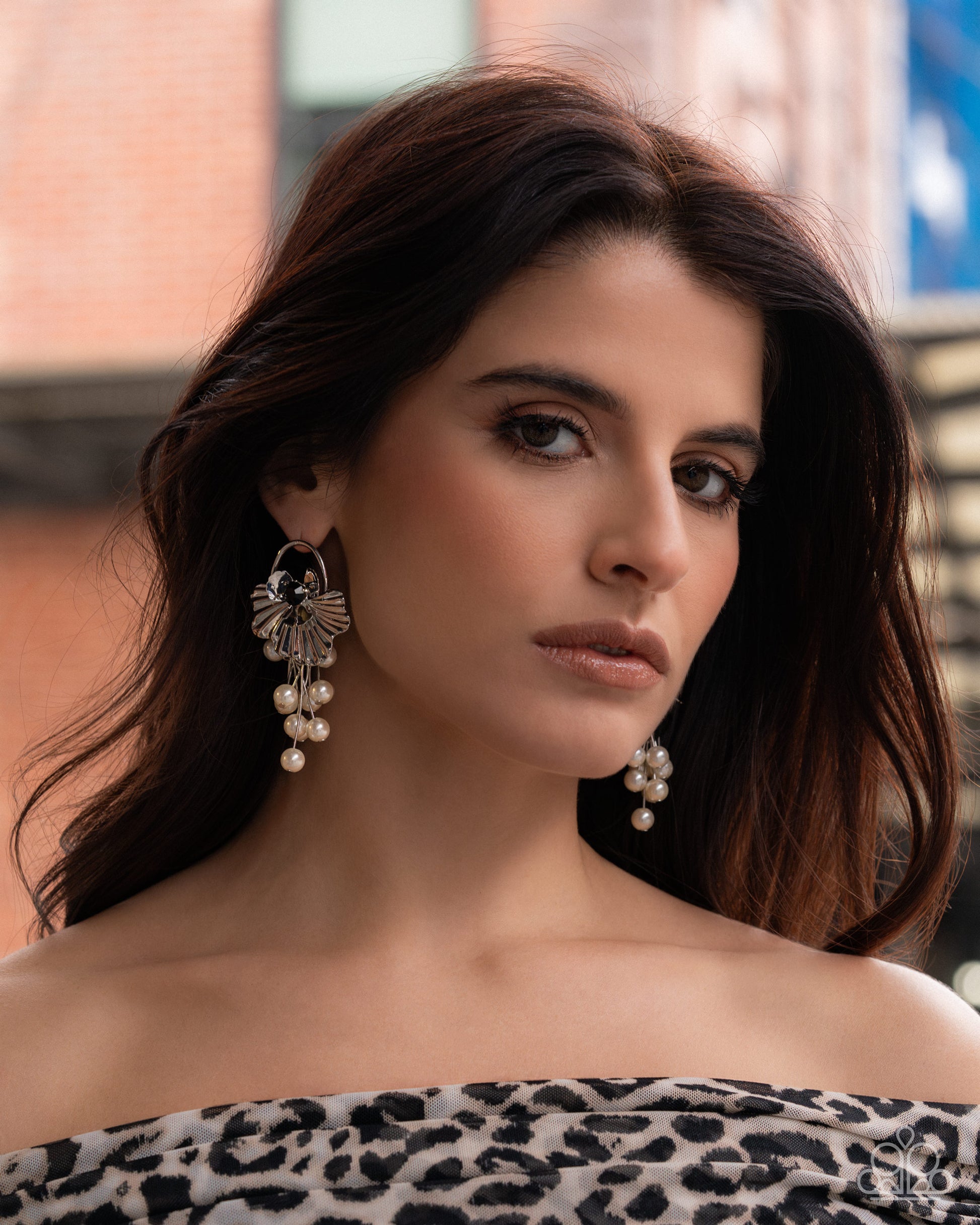 Flared Fringe - black - Paparazzi earrings