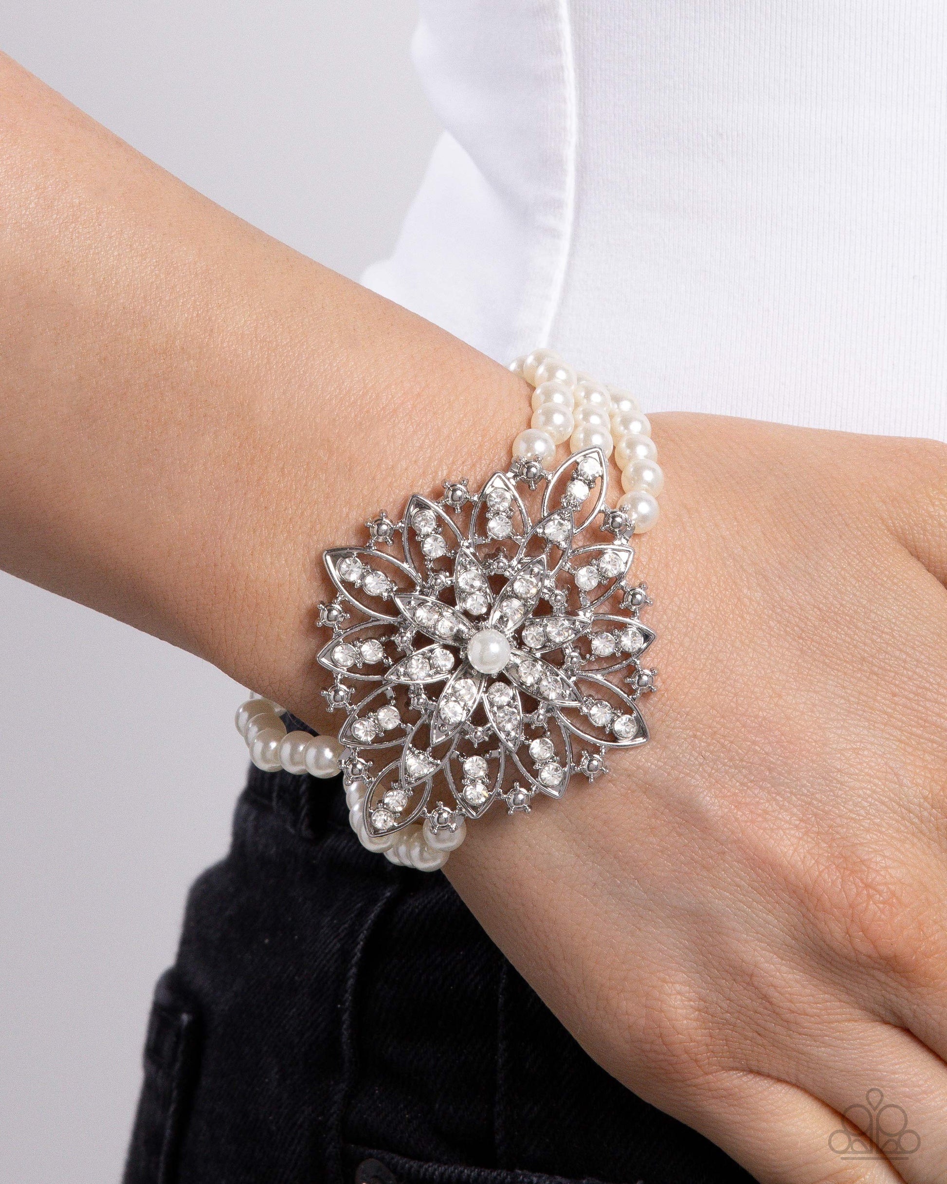 Flattering Florals - white - Paparazzi bracelet