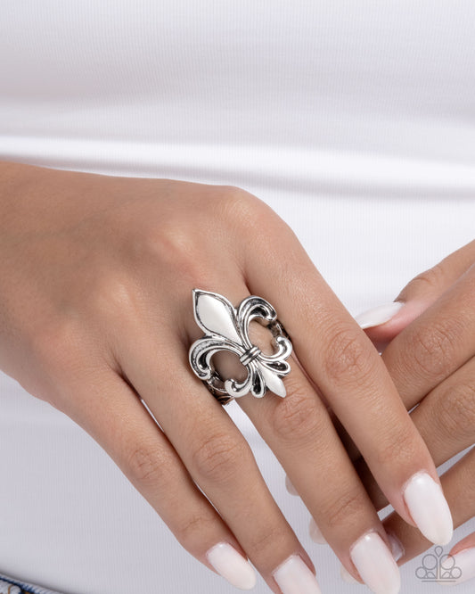Fleur de Lis - silver - Paparazzi ring