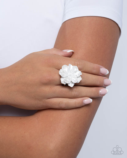 Floral Flex - white - Paparazzi ring