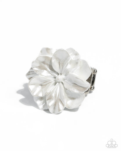 Floral Flex - white - Paparazzi ring