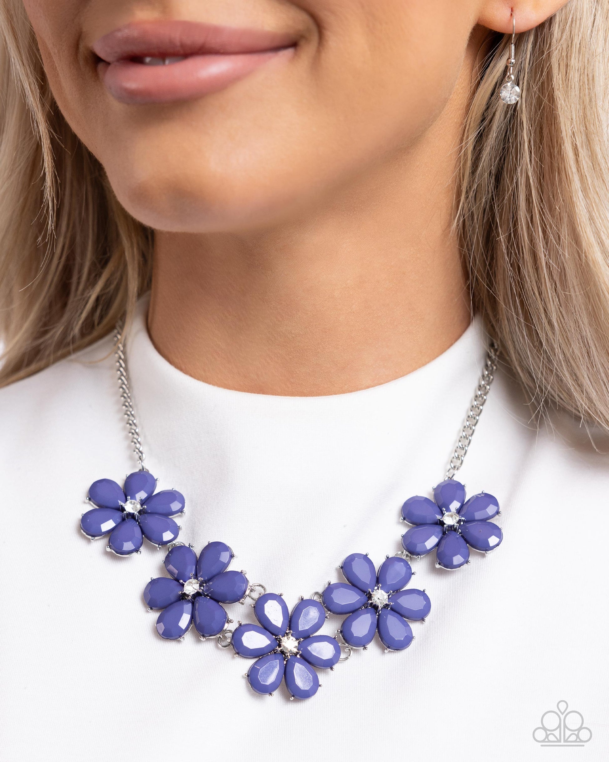 Floral Fun - blue - Paparazzi necklace