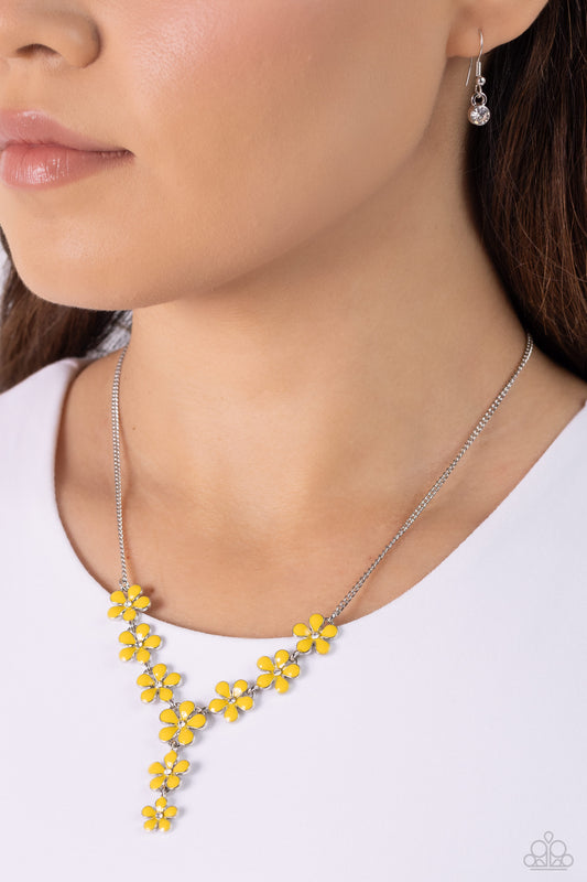 Flowering Feature - yellow - Paparazzi necklace