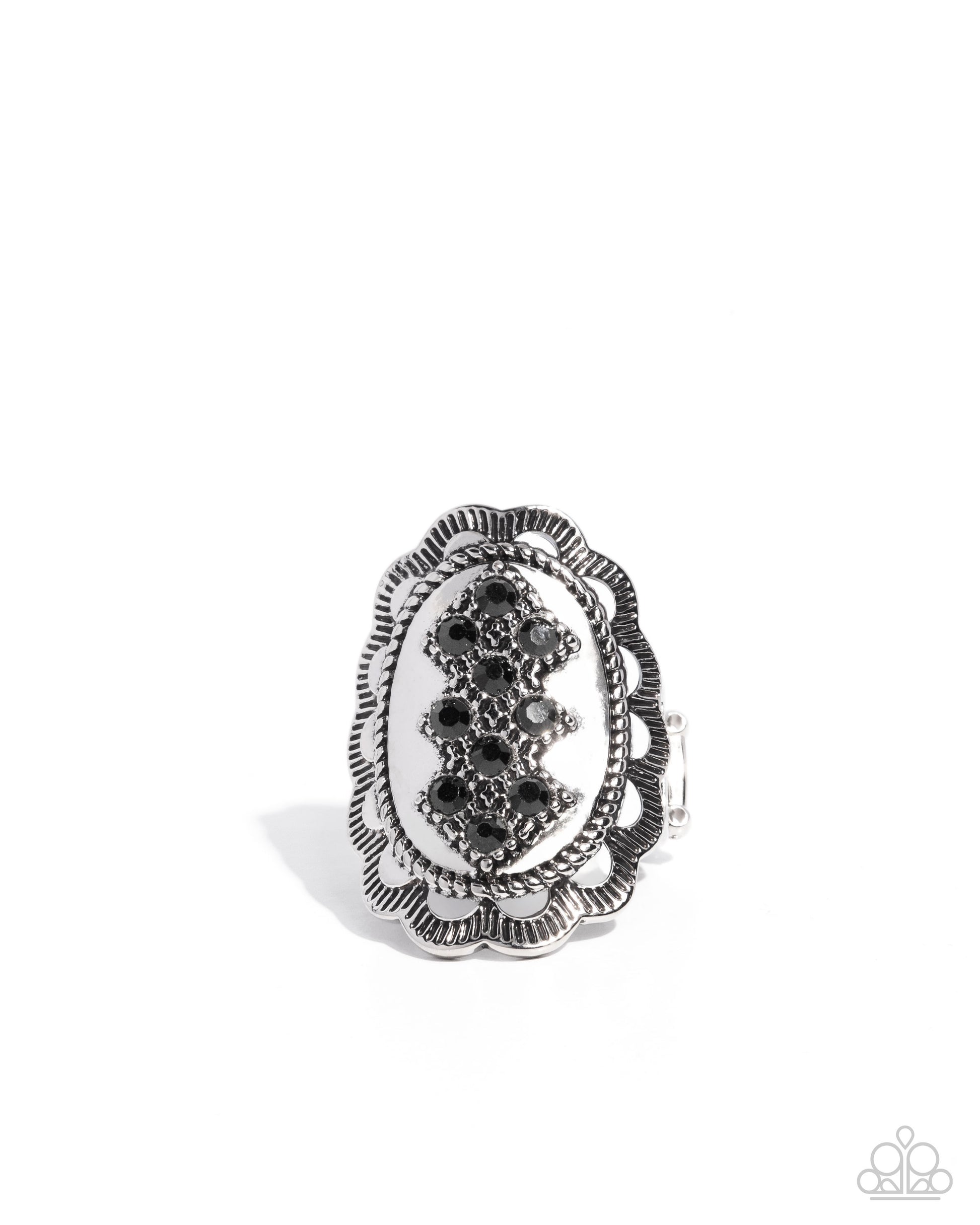 Framing Fanfare - black - Paparazzi ring