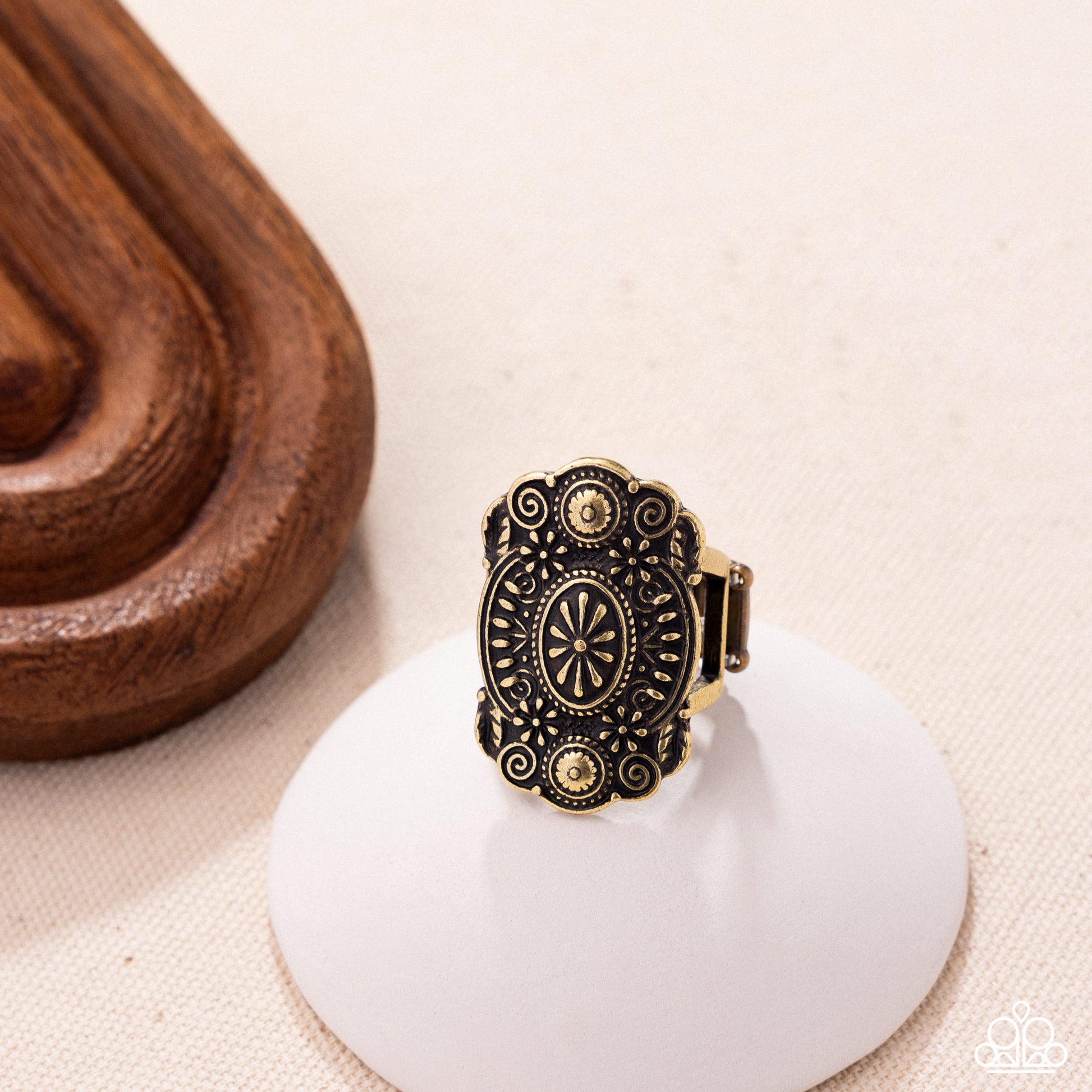 Frenetic Frame - brass - Paparazzi ring